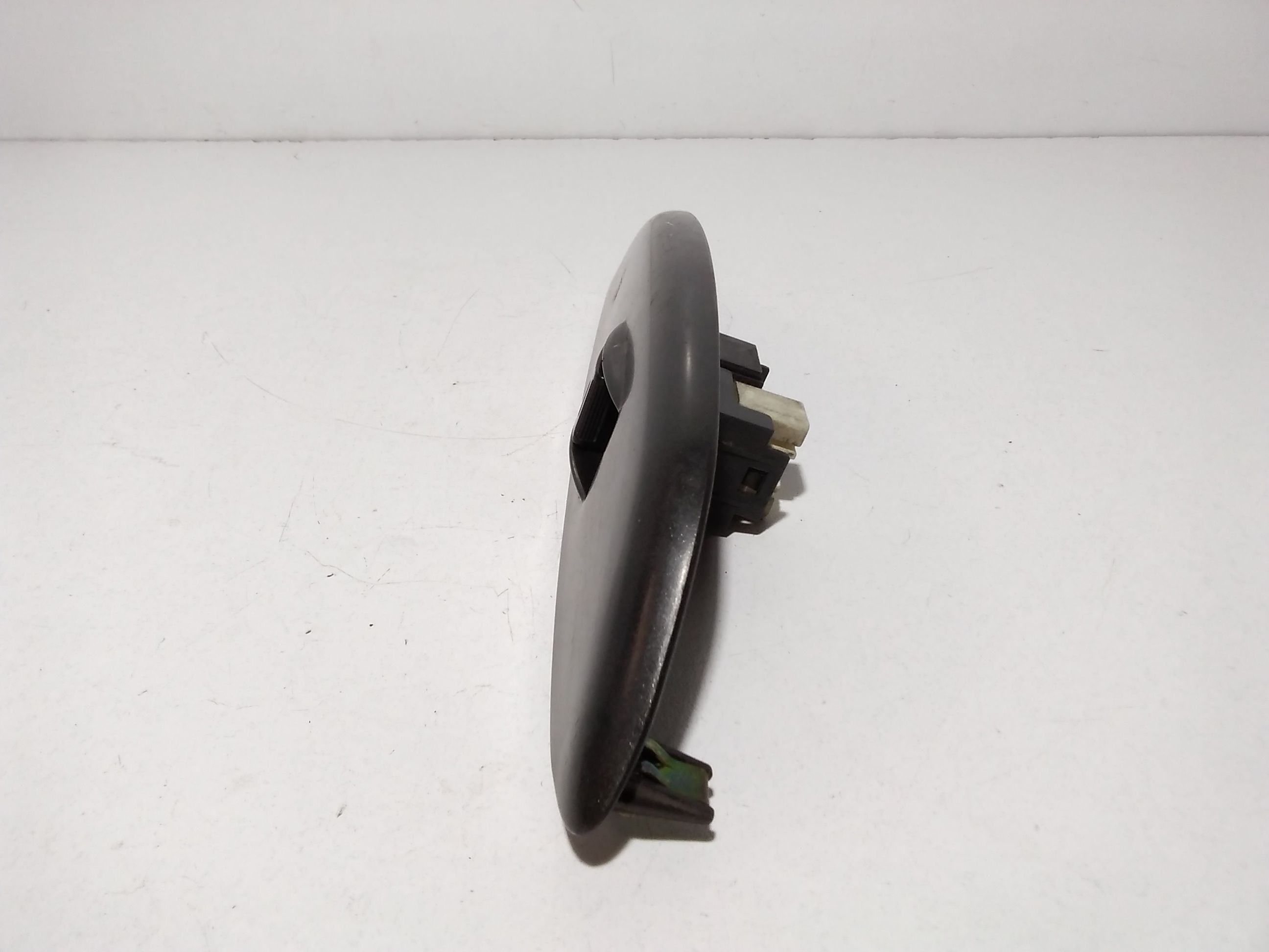 Interruttore Alzacristalli Porta Ant. Destro 848100D010 Usato