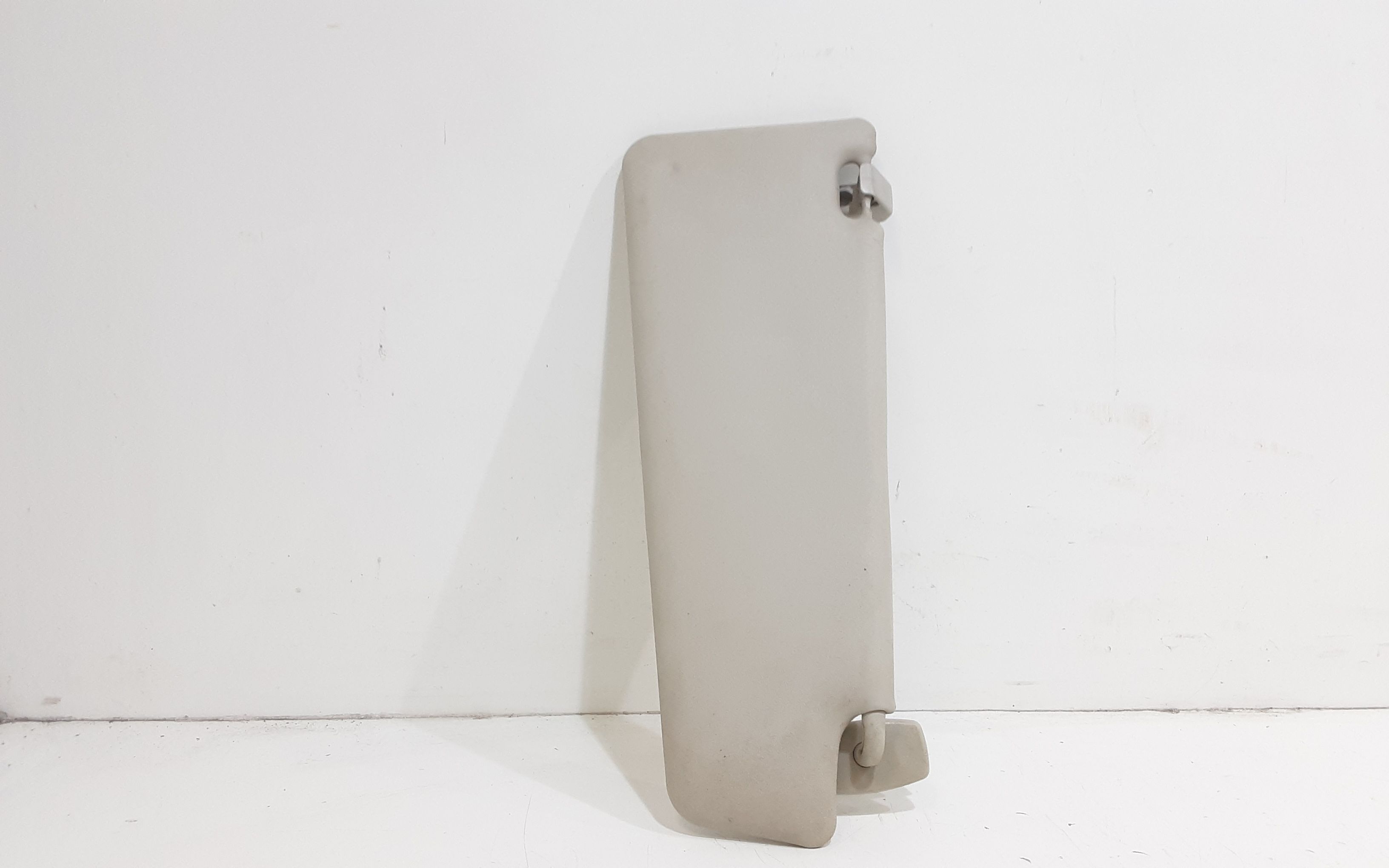 Aletta Parasole Parabrezza Sinistro 735361679 Usato