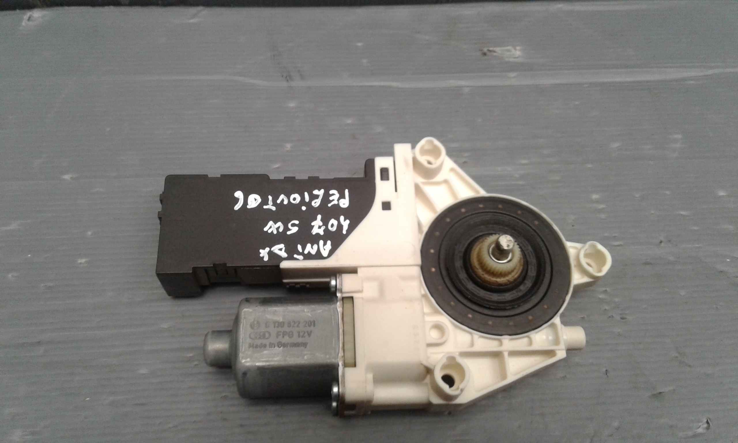 Motorino Alzacristallo Porta Ant. Destro 9222Y8 Usato