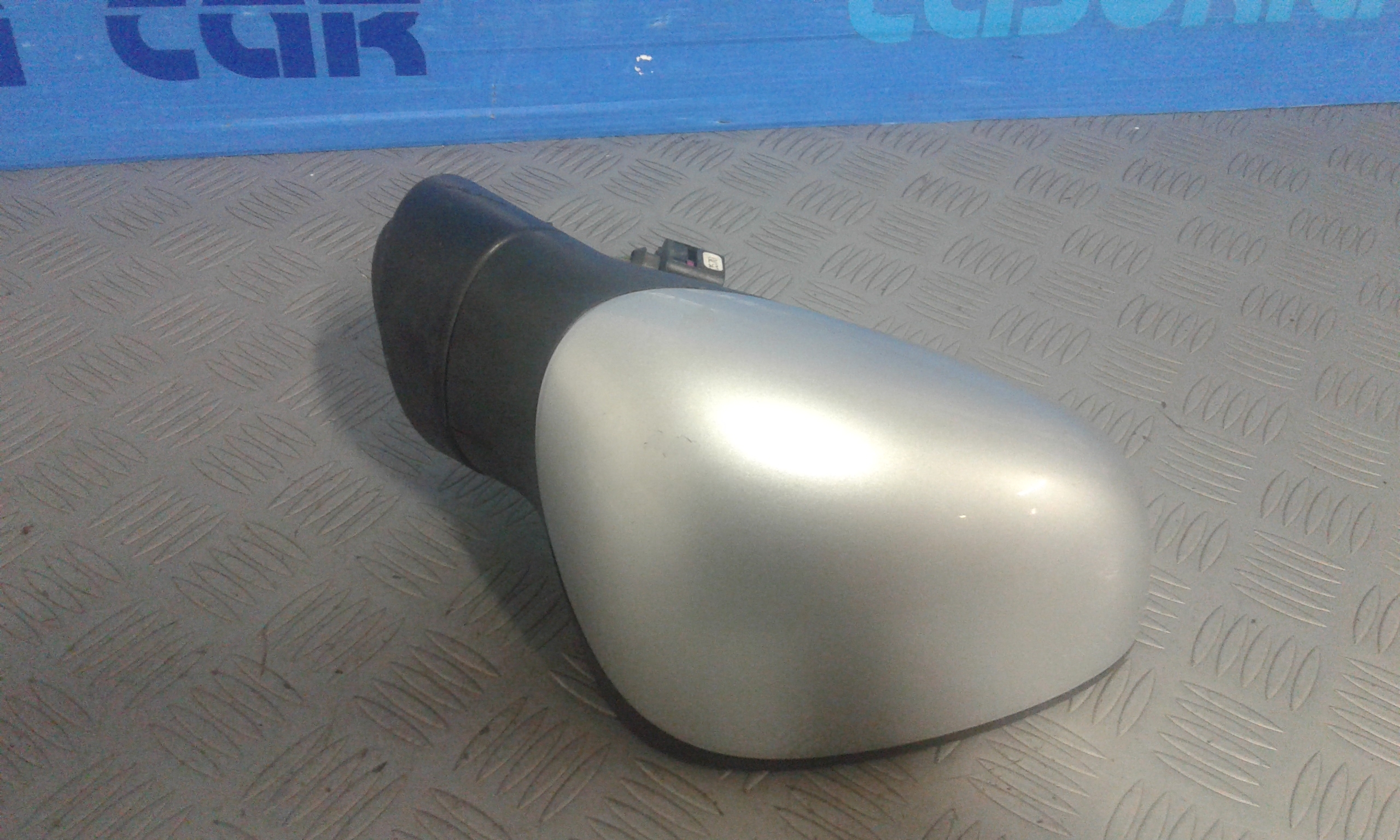 Retrovisore Est. Destro Usato