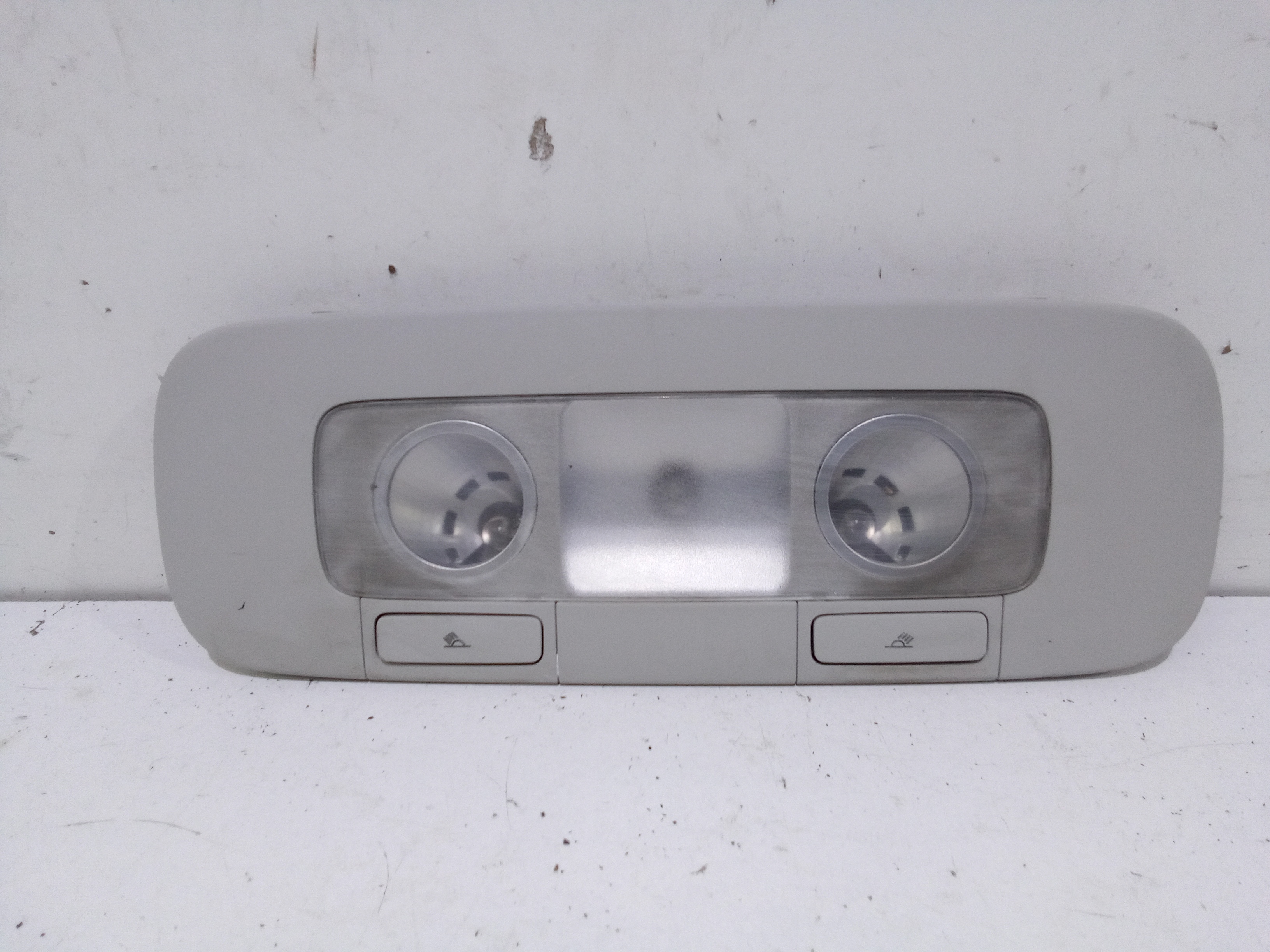 Luce Cortesia Centr. Tetto Usato