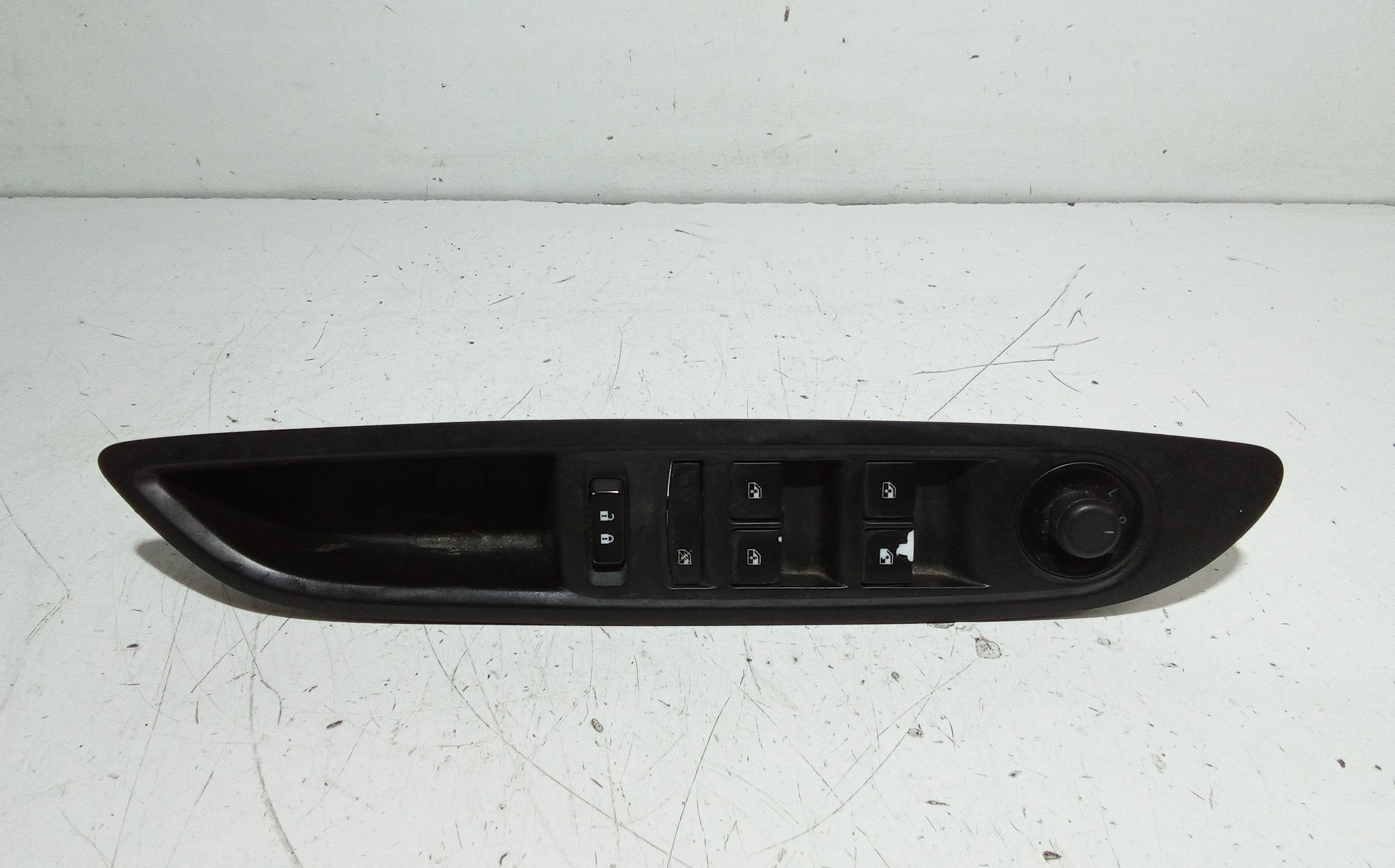 Interruttore Alzacristalli Porta Ant. Sinistro 13305978 Usato