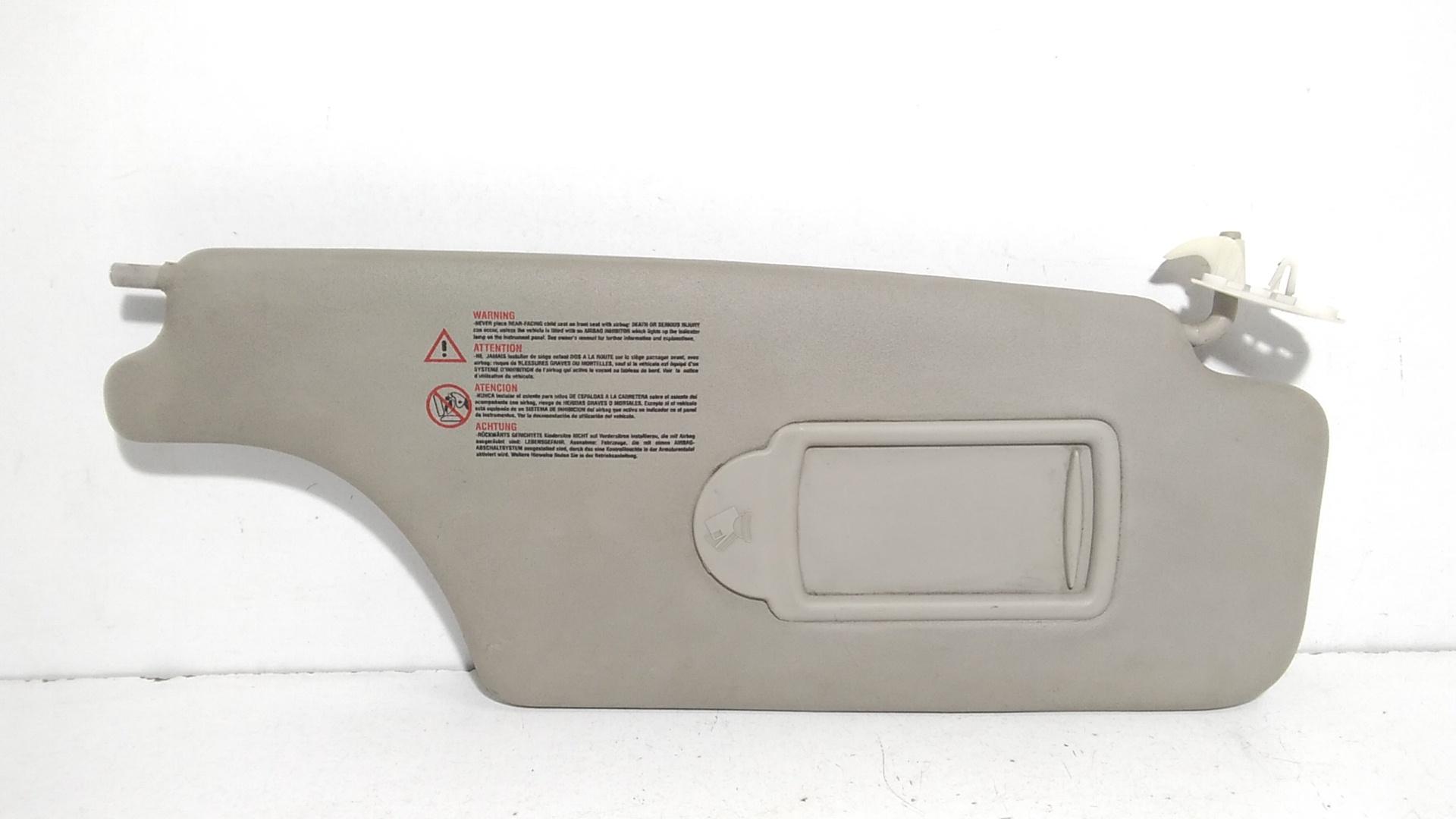 Aletta Parasole Parabrezza Destro 8200213199 Usato