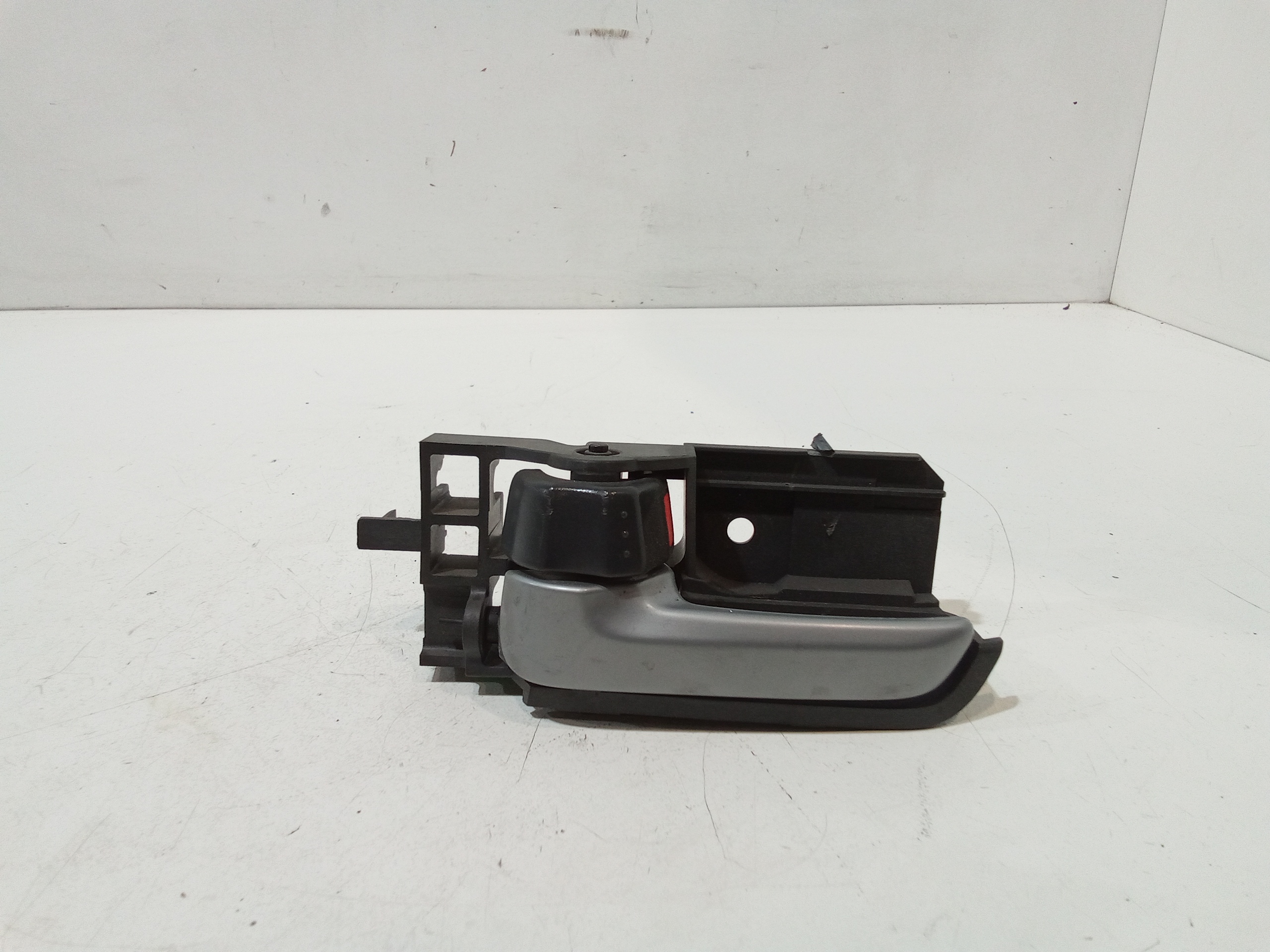 Maniglia Int. Apertura Porta Post. Sinistro 806714A00F Usato