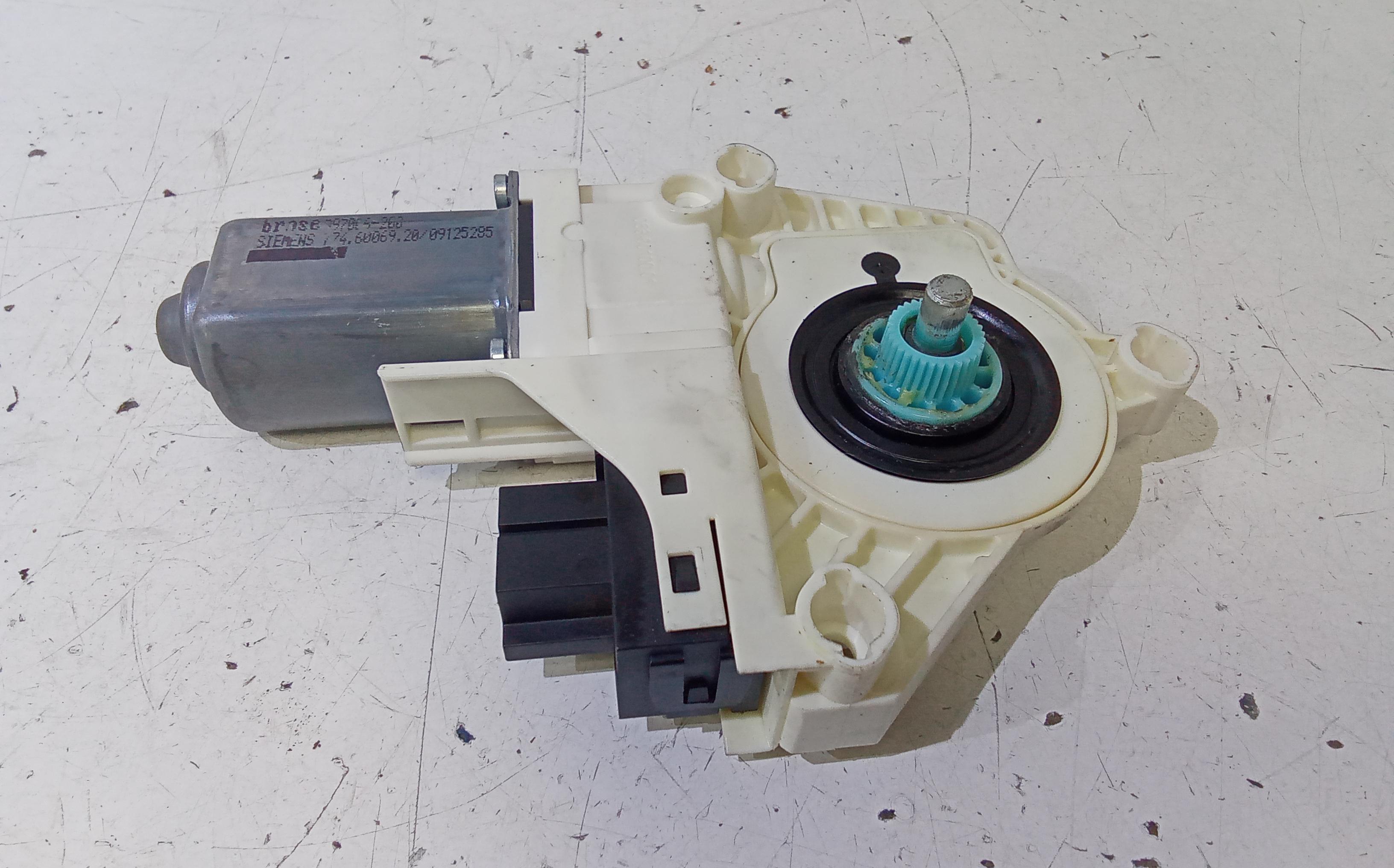 Motorino Alzacristallo Porta Post. Destro 4F0959802F Usato