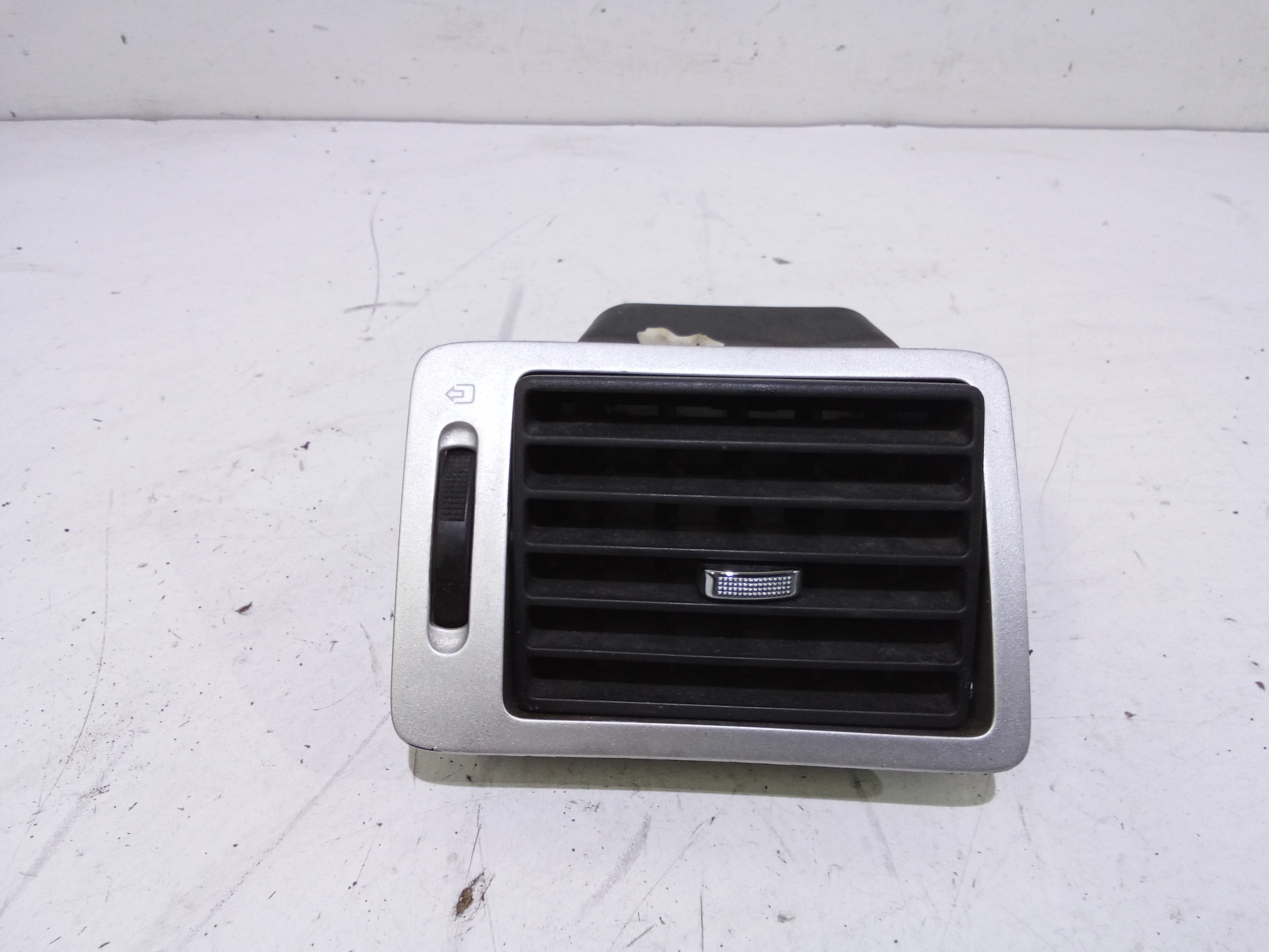 Condotto Aria Bocchette Lat. Cruscotto Sinistro Usato