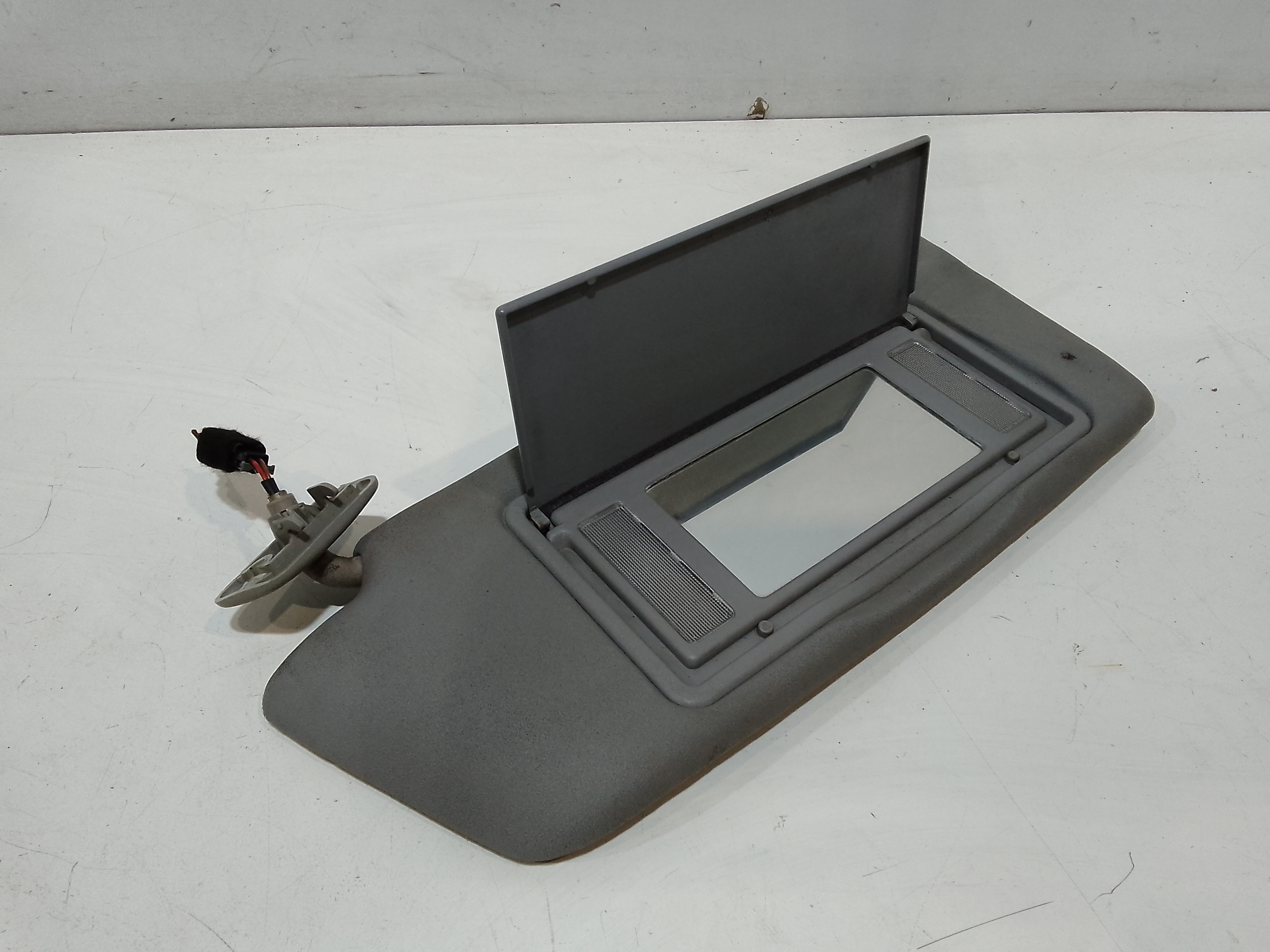 Aletta Parasole Parabrezza Sinistro 13113042 Usato