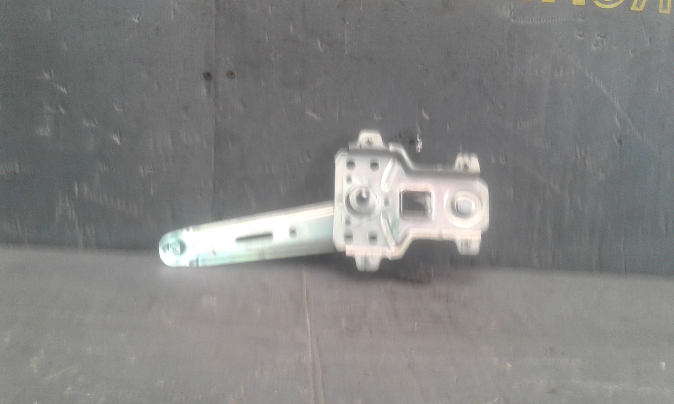 Alzacristallo Porta Post. Sinistro 834010X000 Usato