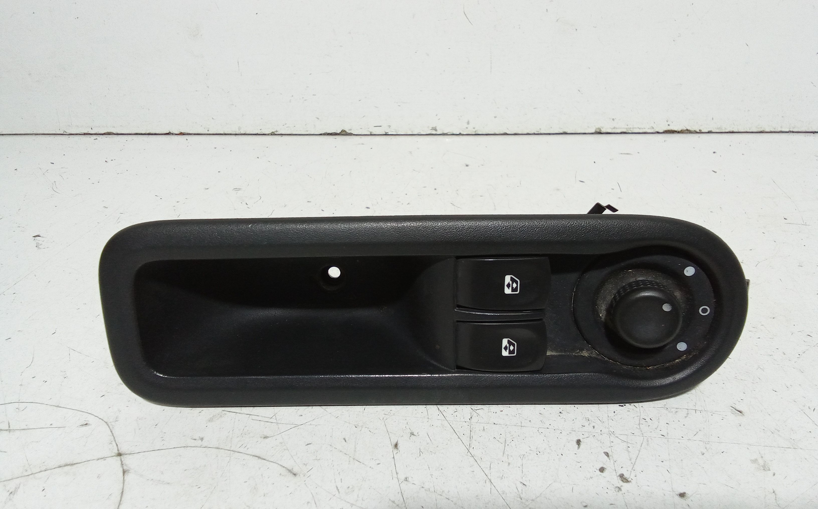 Interruttore Alzacristalli Porta Ant. Sinistro 8200214939 Usato