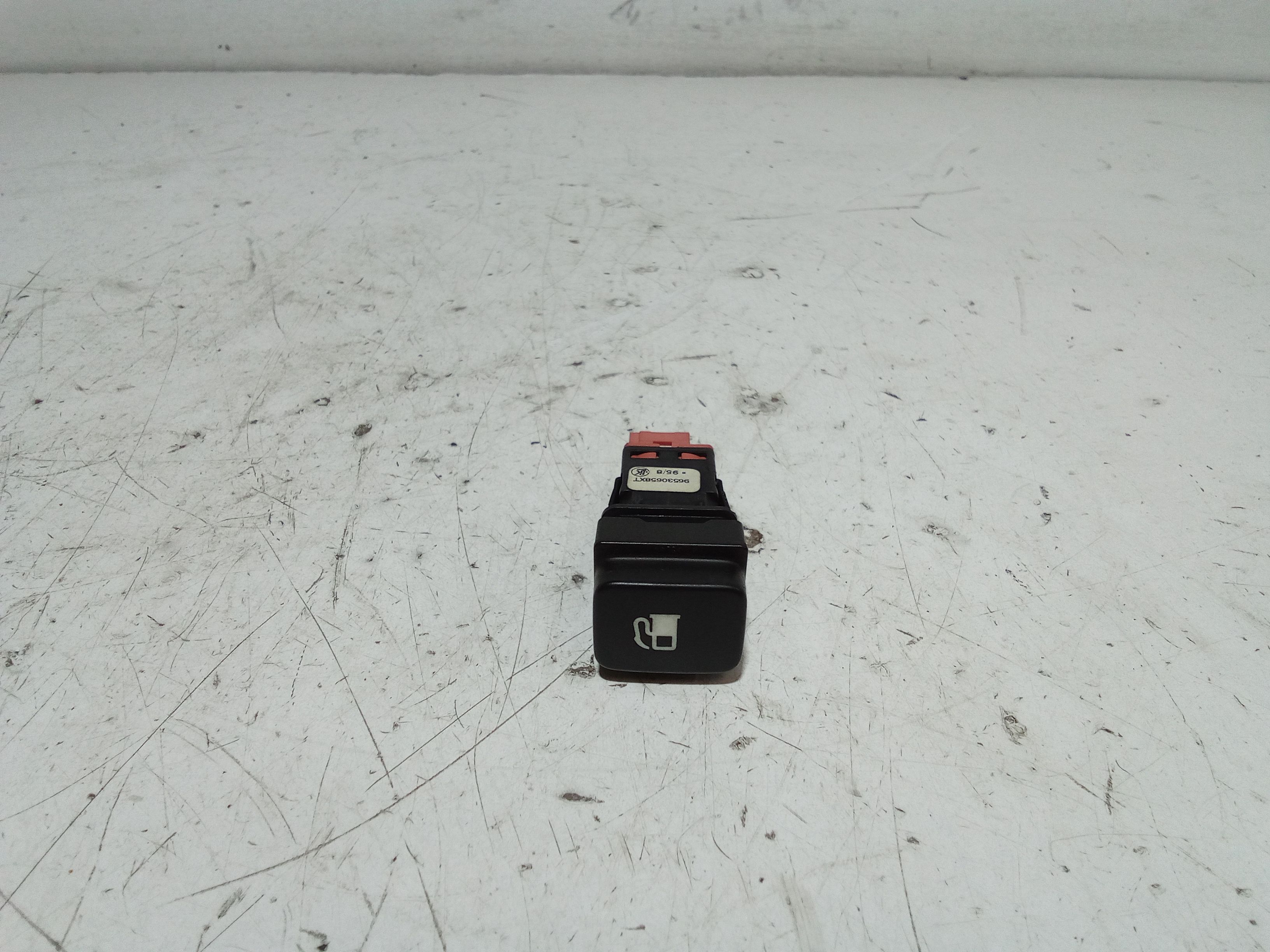 Interruttore Apertura Sportello Carburante 6554YA Usato