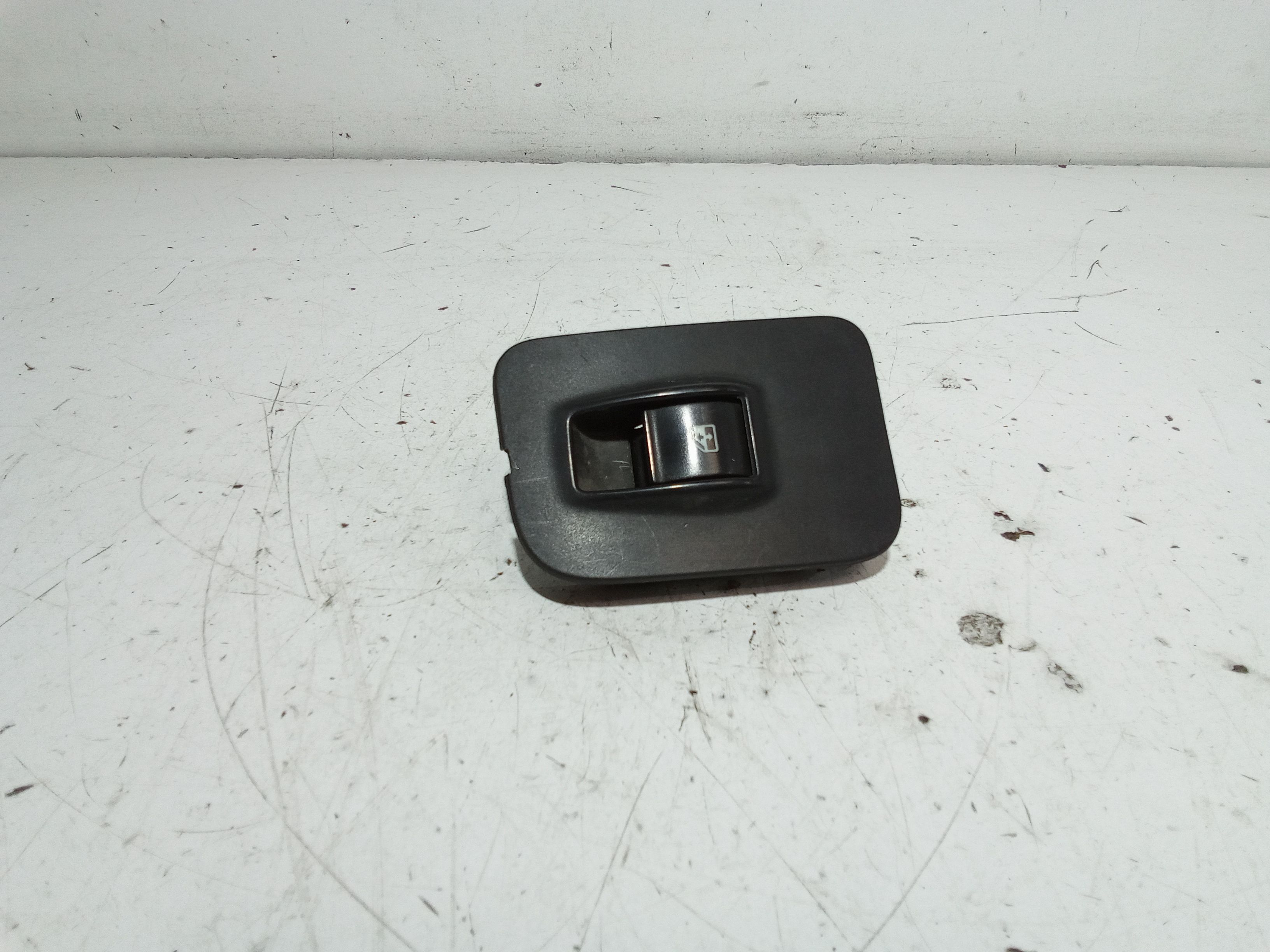 Interruttore Alzacristalli Porta Ant. Destro Usato