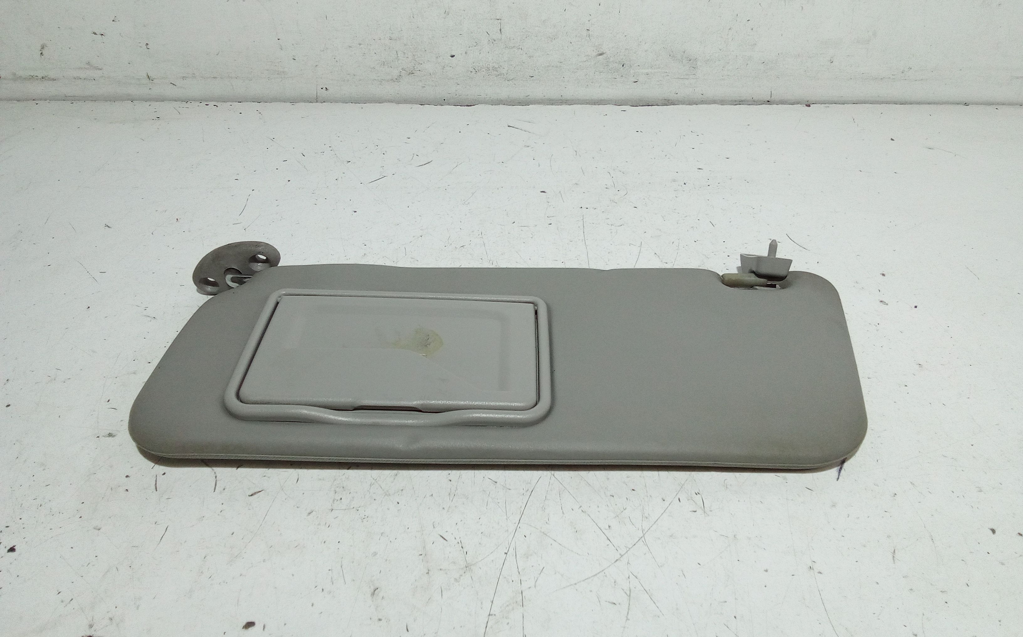 Aletta Parasole Parabrezza Sinistro 96643544 Usato