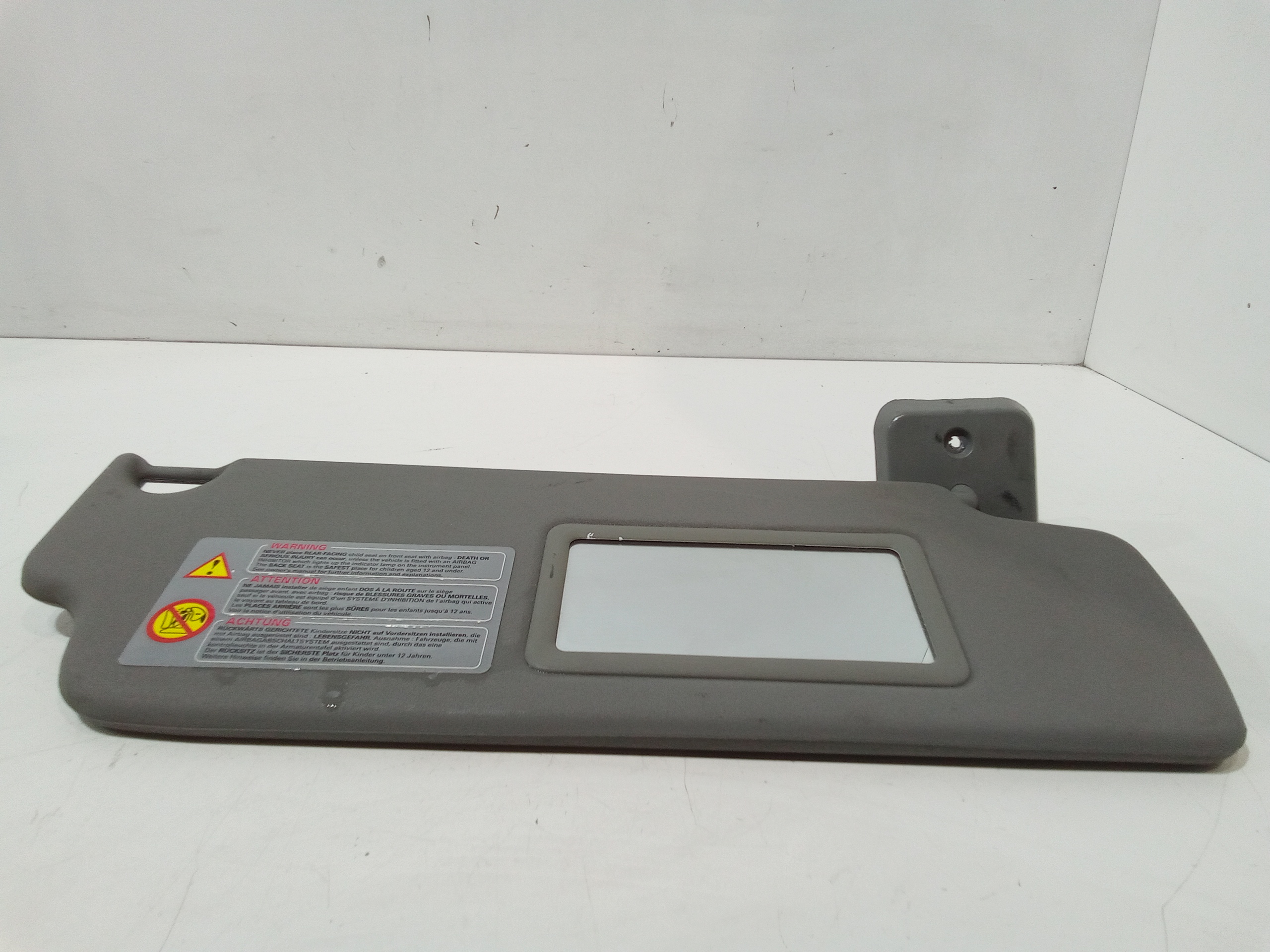 Aletta Parasole Parabrezza Destro 8200190789 Usato