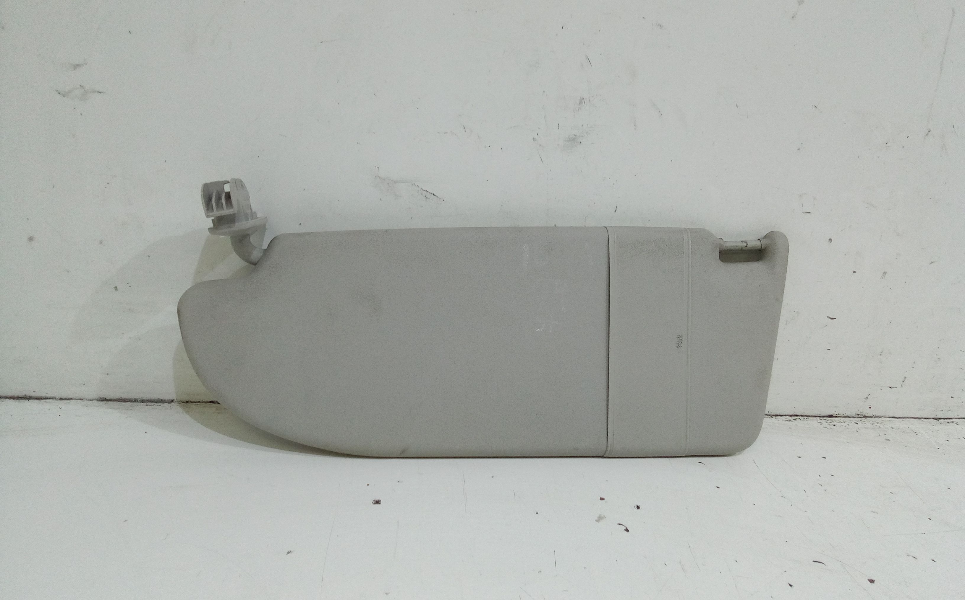 Aletta Parasole Parabrezza Sinistro 6L1857551A5W9 Usato