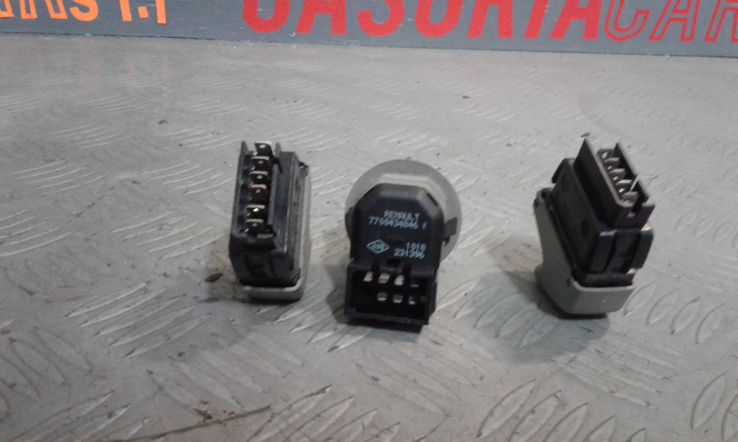 Interruttore Alzacristalli Porta Ant. Sinistro Usato