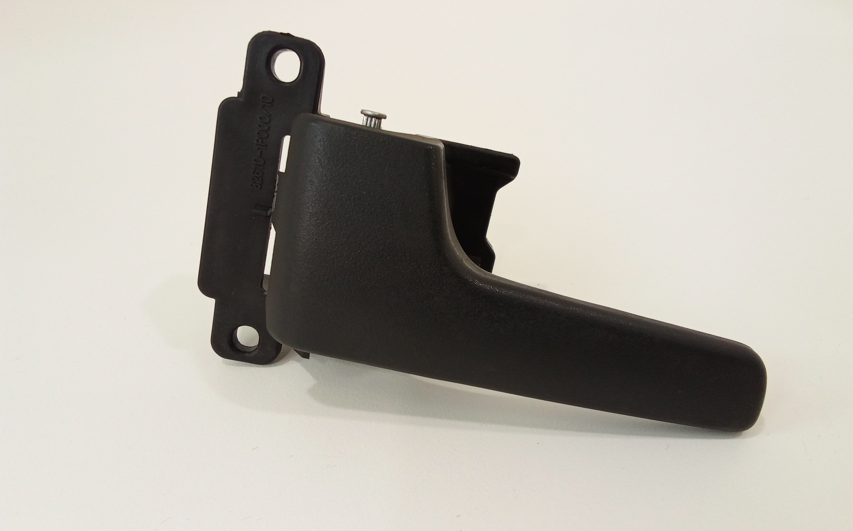 Maniglia Int. Apertura Porta Ant. Sinistro 826201P000EQ Usato