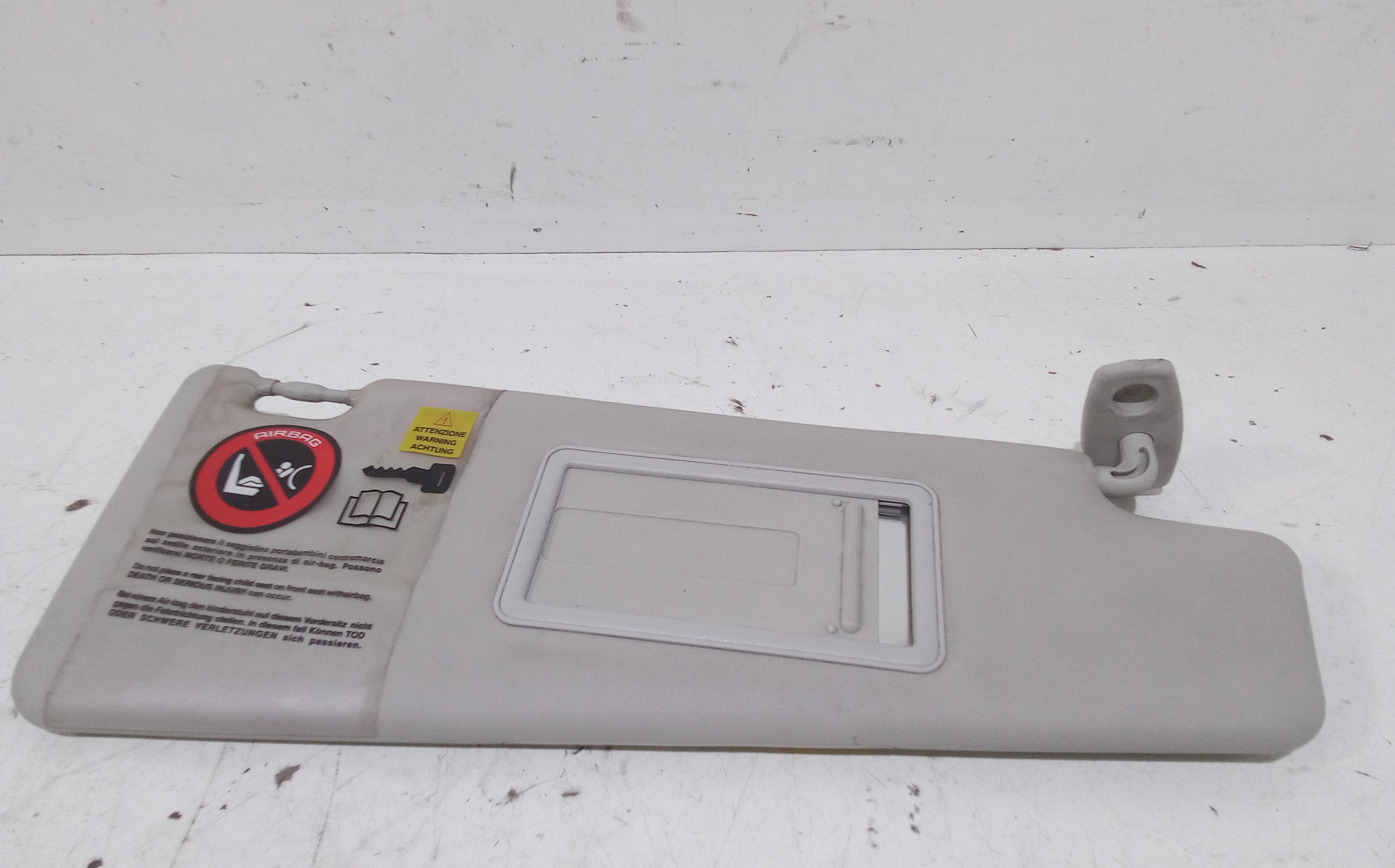 Aletta Parasole Parabrezza Destro 735361684 Usato