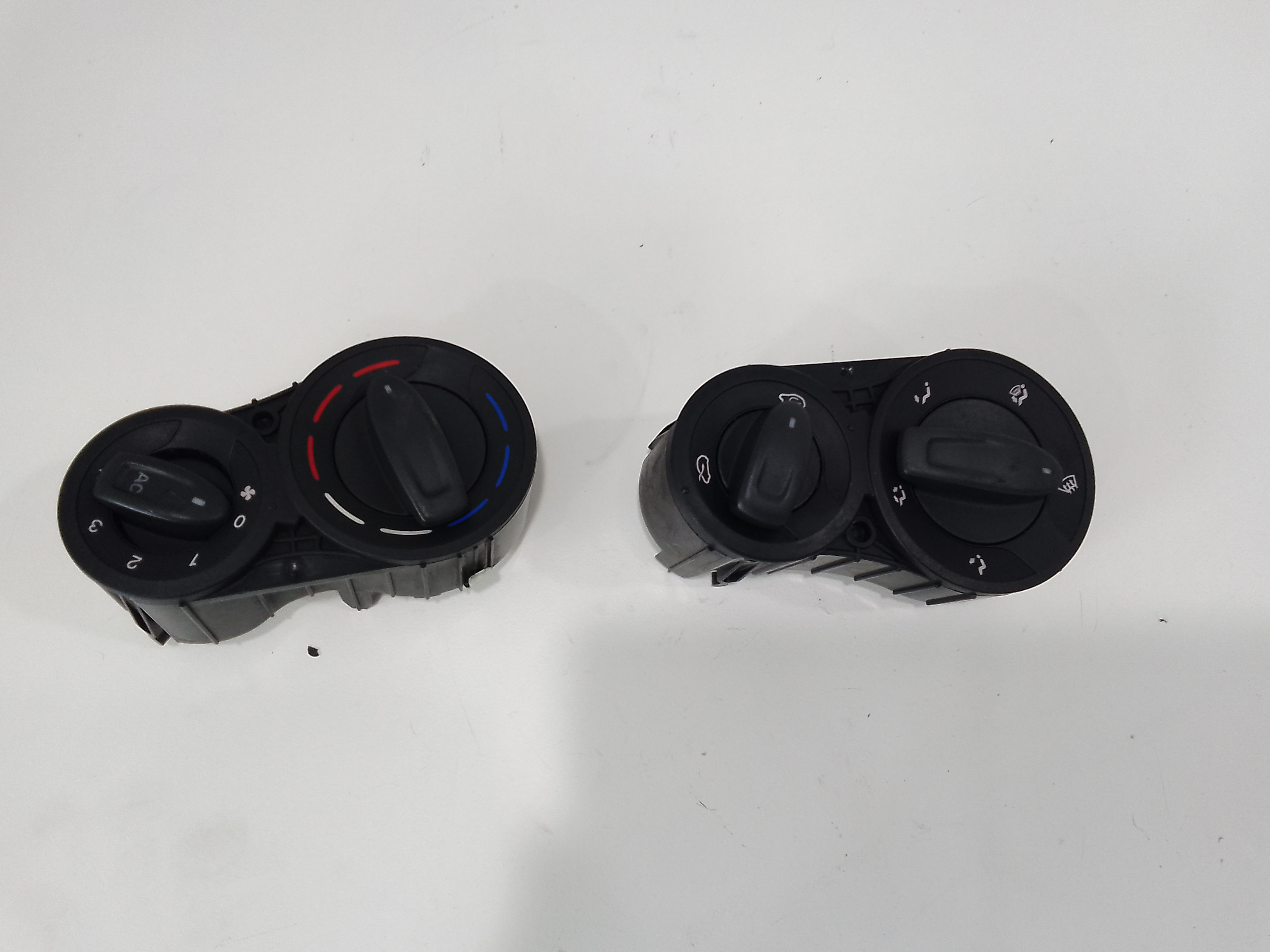 Blocco Comando Climatizzazione 1374165 Usato