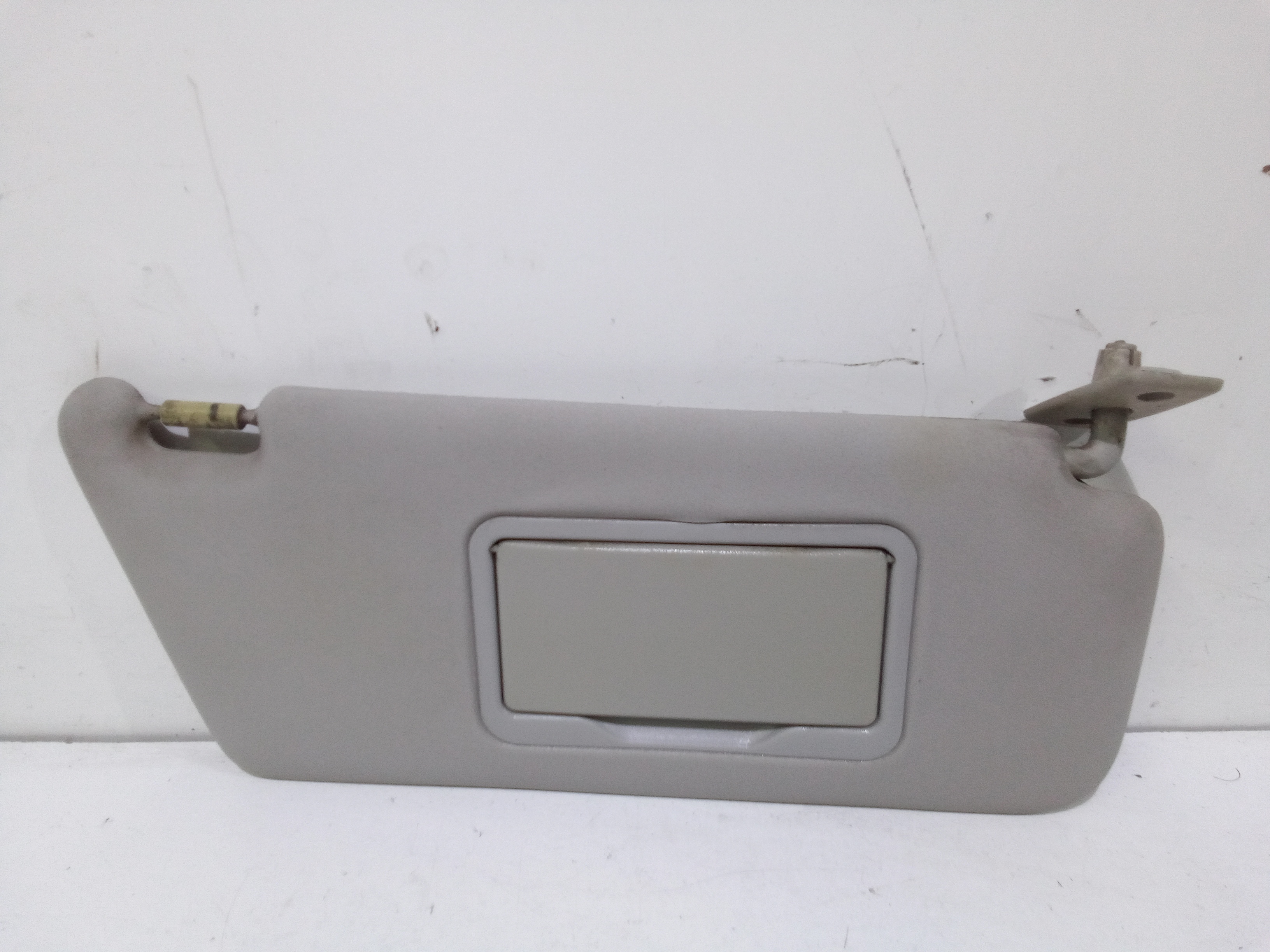 Aletta Parasole Parabrezza Destro A16981002107H48 Usato