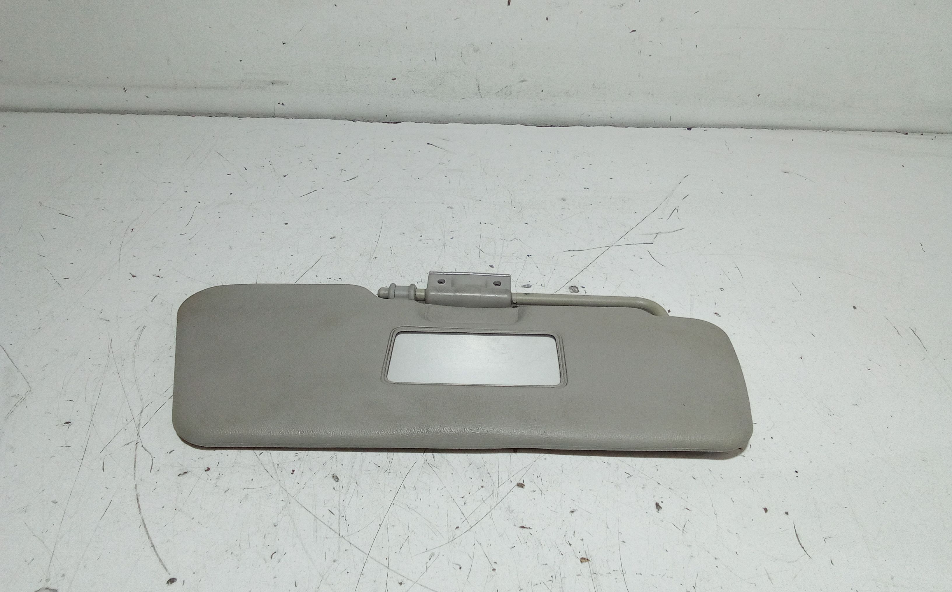 Aletta Parasole Parabrezza Destro 735244339 Usato