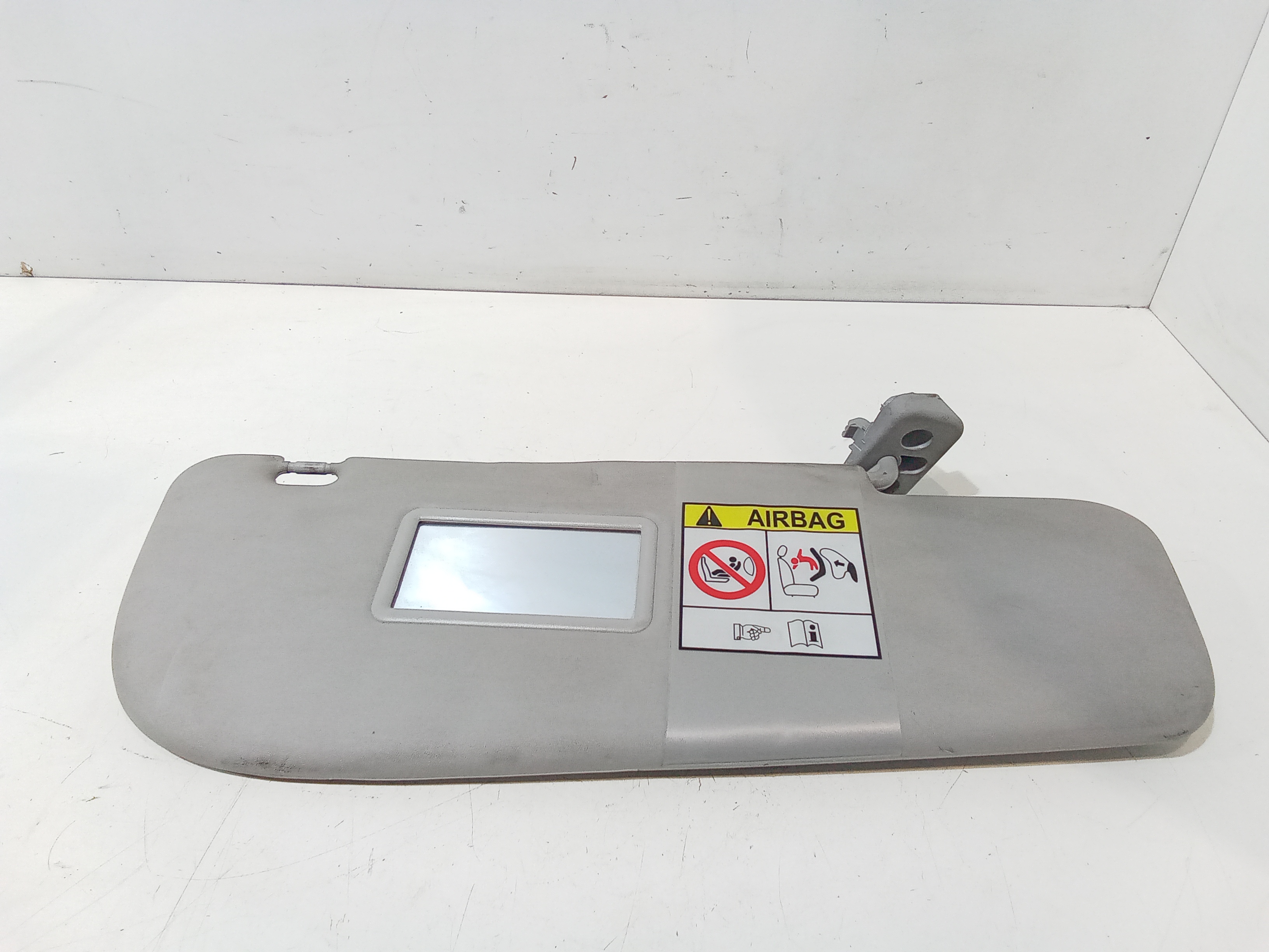 Aletta Parasole Parabrezza Destro 735643881 Usato