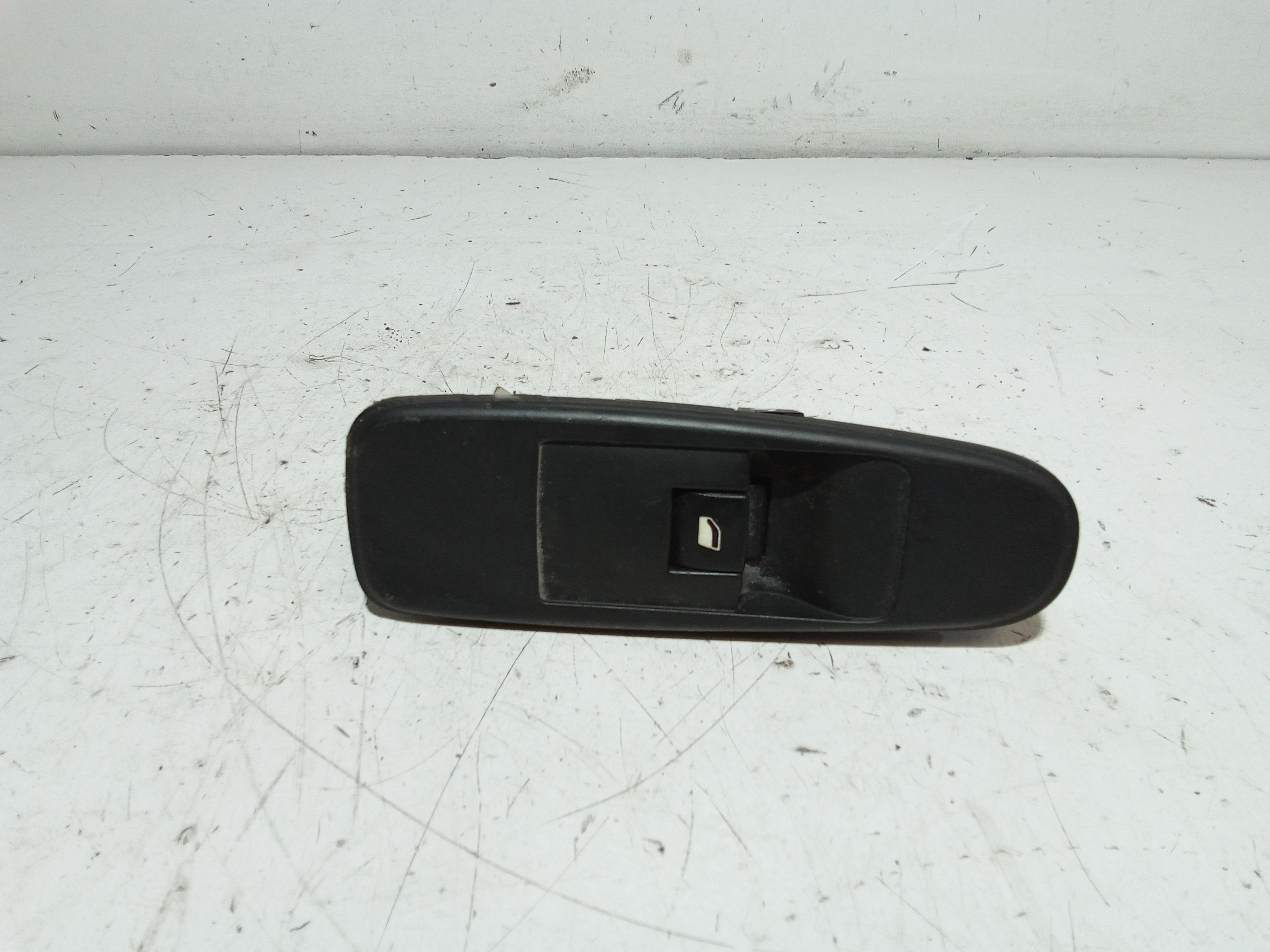 Interruttore Alzacristalli Porta Ant. Destro Usato