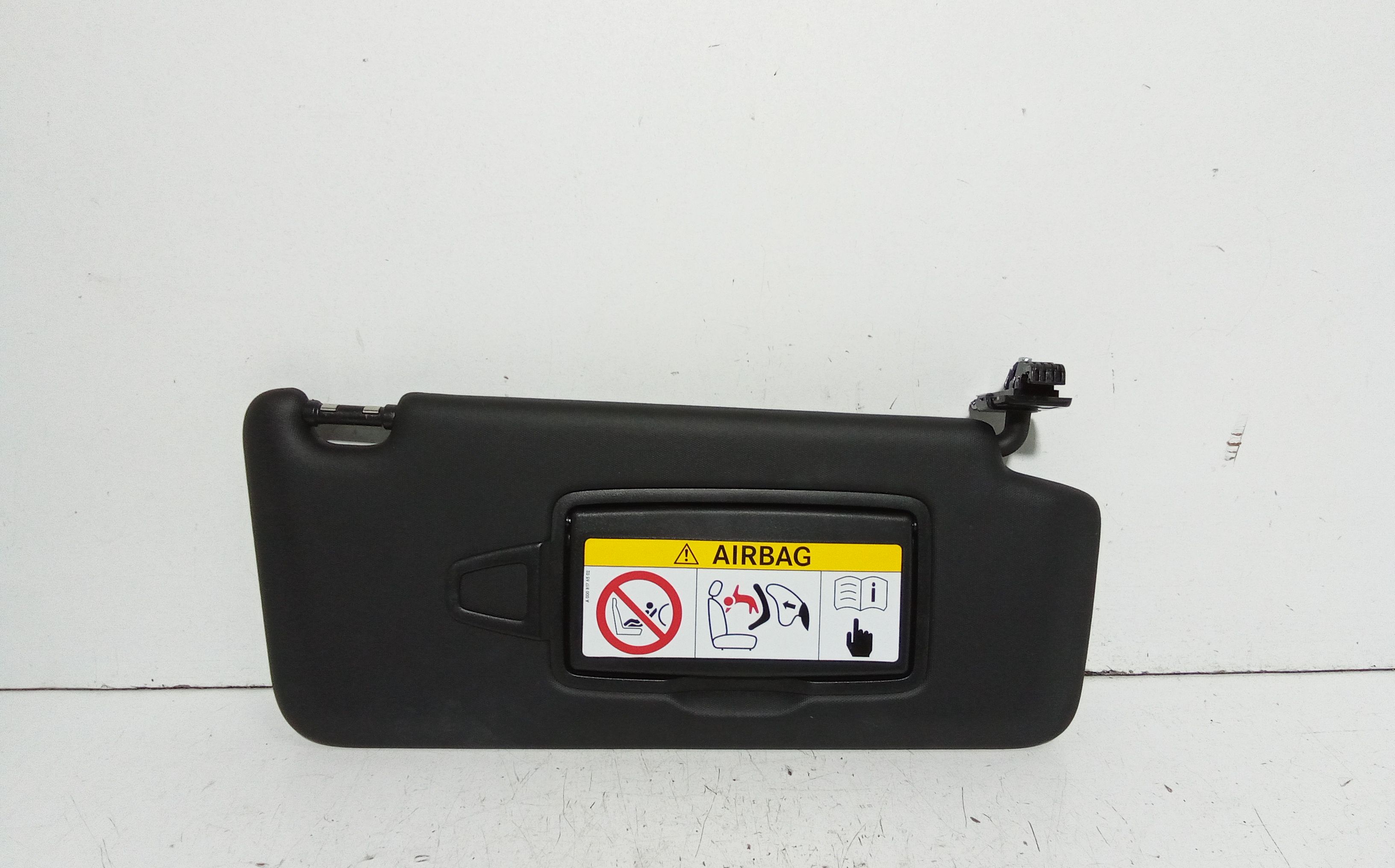 Aletta Parasole Parabrezza Destro A17781060007M94 Usato