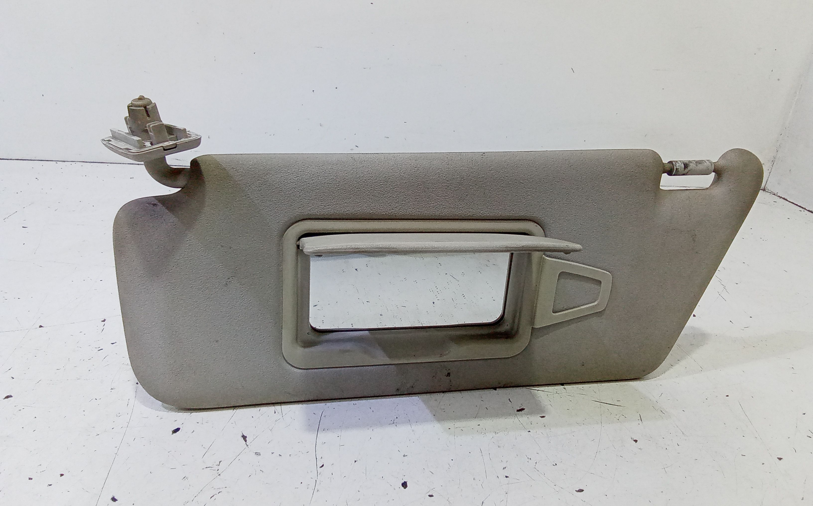 Aletta Parasole Parabrezza Sinistro A16981001107H48 Usato