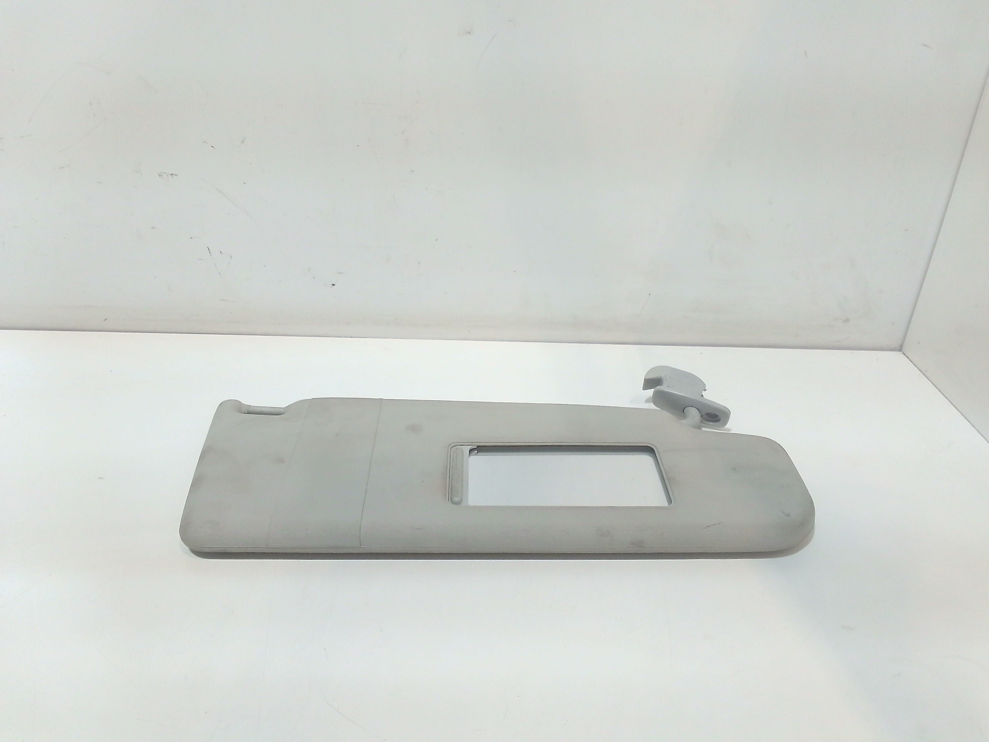 Aletta Parasole Parabrezza Destro 1K0857552L2F4 Usato