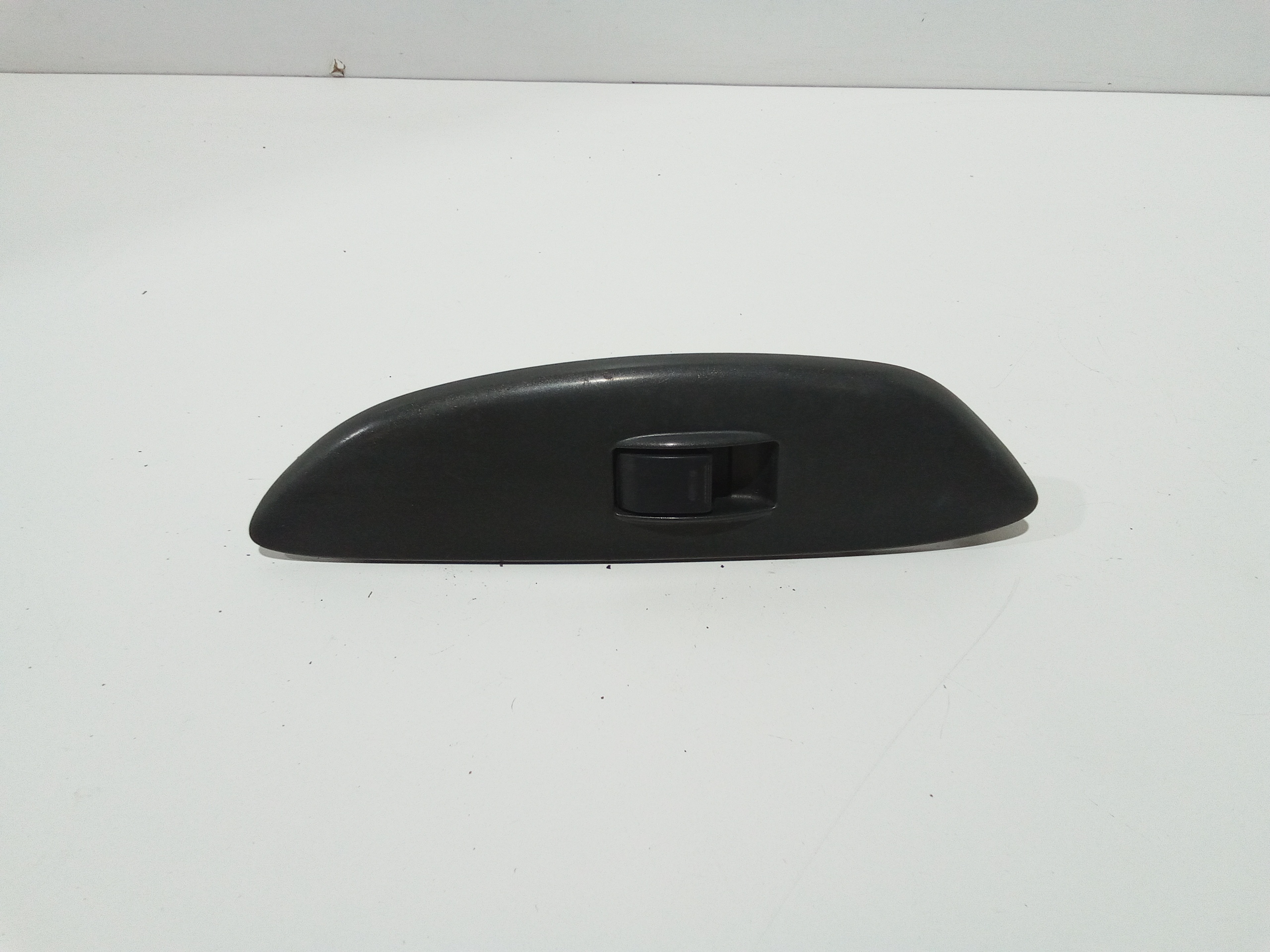 Interruttore Alzacristalli Porta Ant. Destro 8481012080 Usato