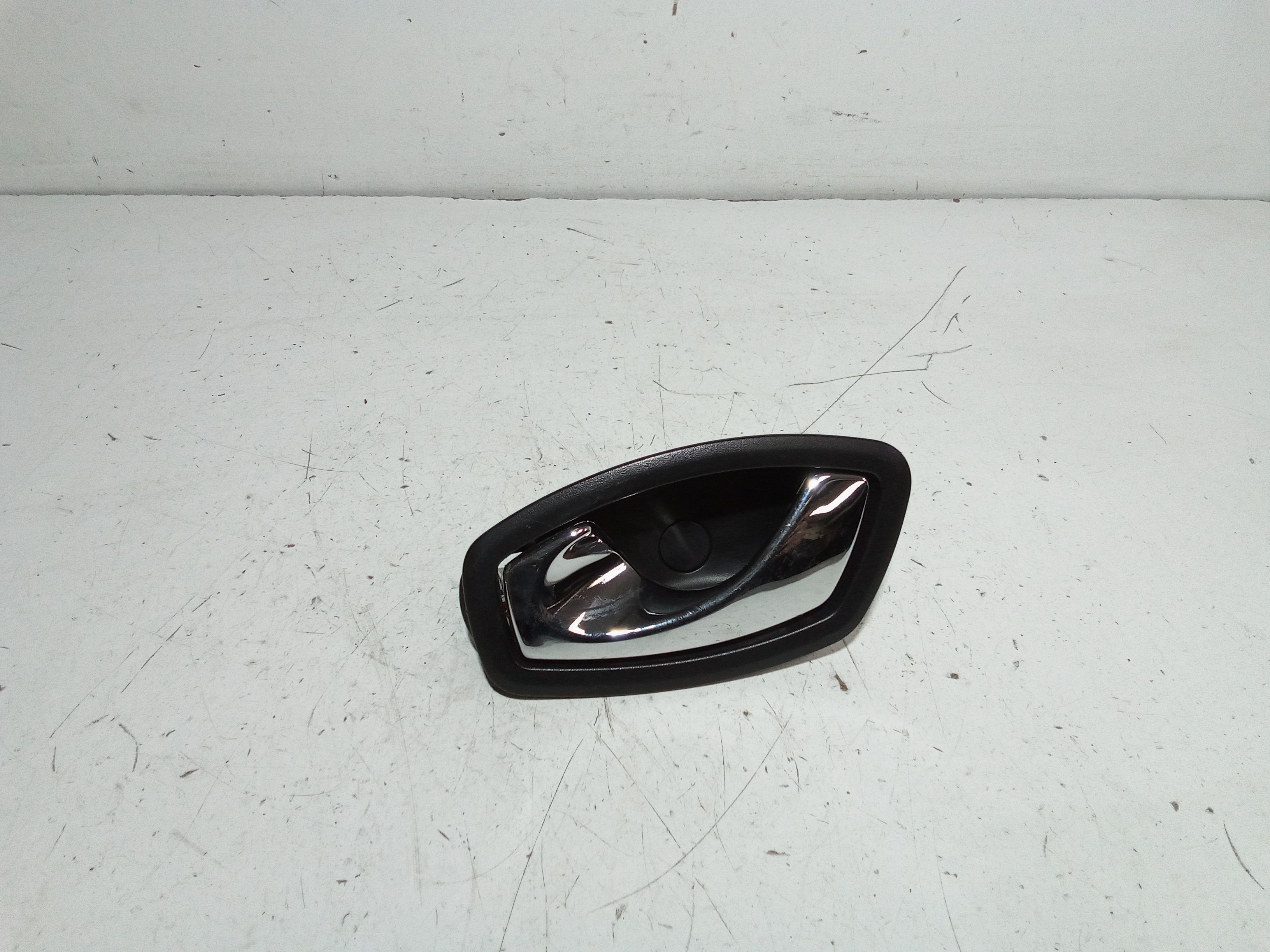 Maniglia Int. Apertura Porta Ant. Sinistro 806710001R Usato