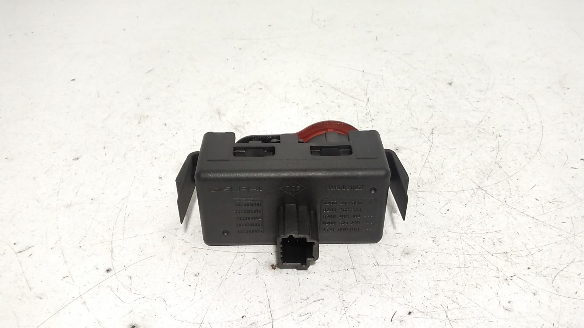 Interruttore Luci Emergenza 252105246R Usato