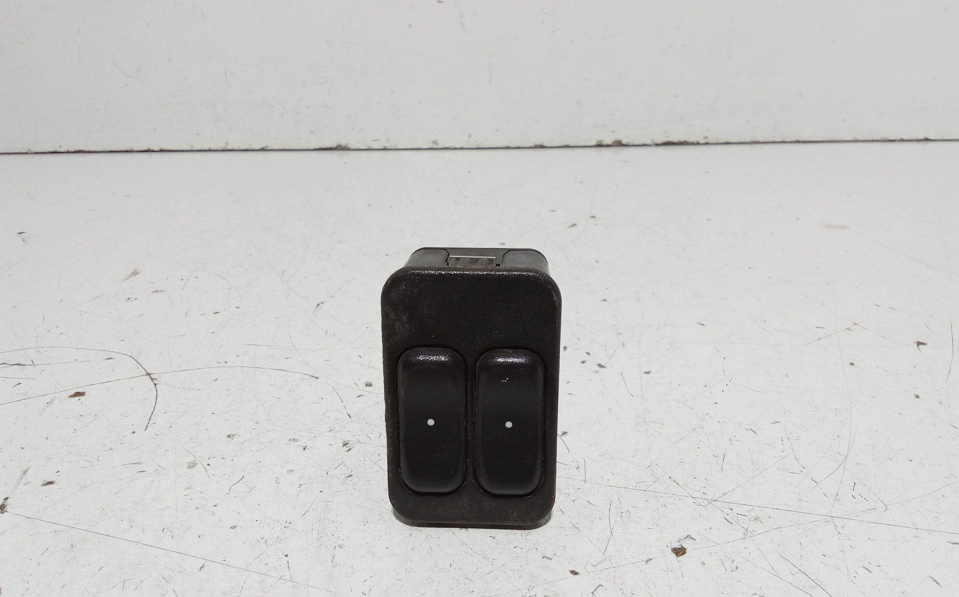 Interruttore Alzacristalli Porta Ant. Sinistro Usato