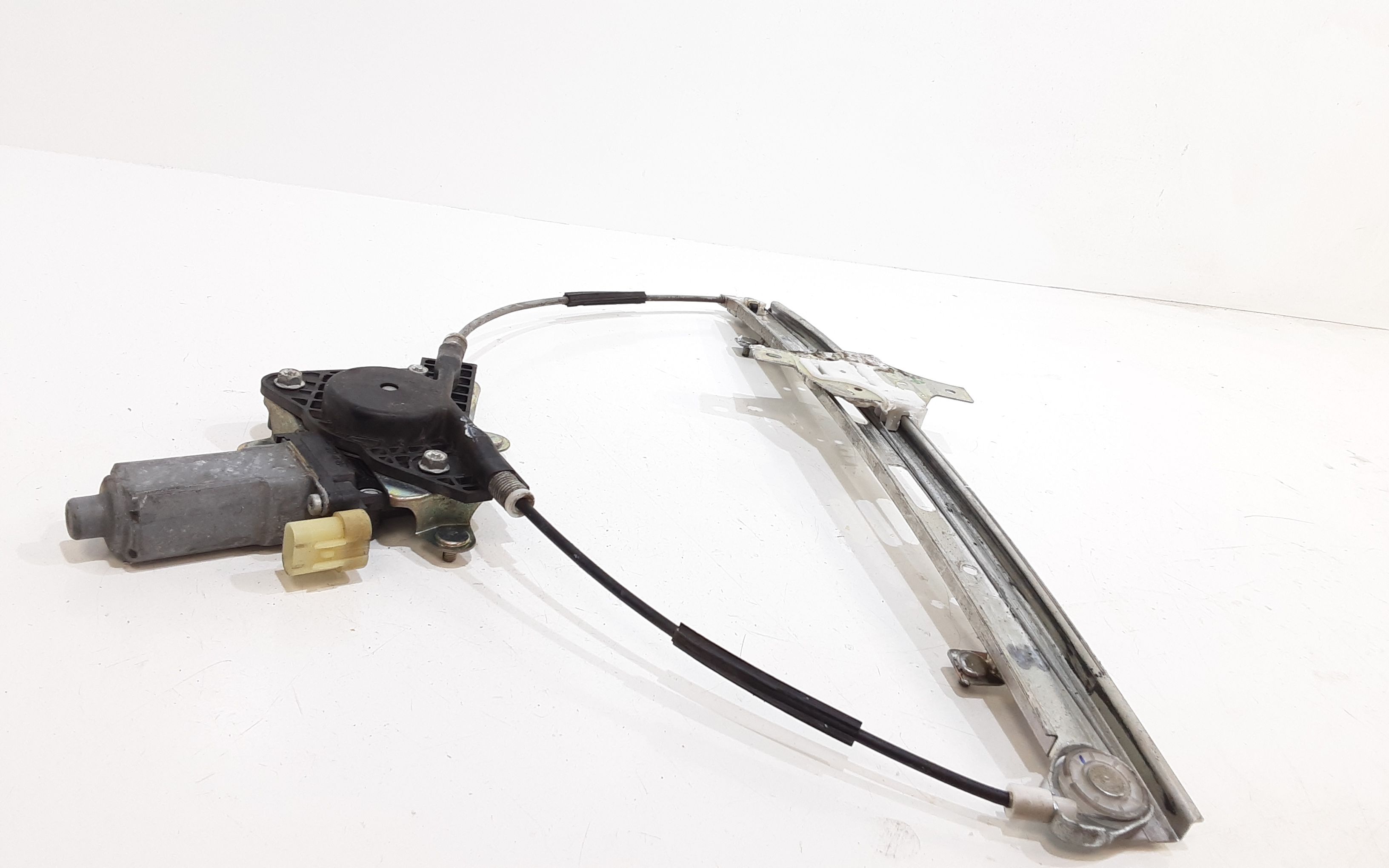 Alzacristallo Porta Ant. Destro 824020X000 Usato