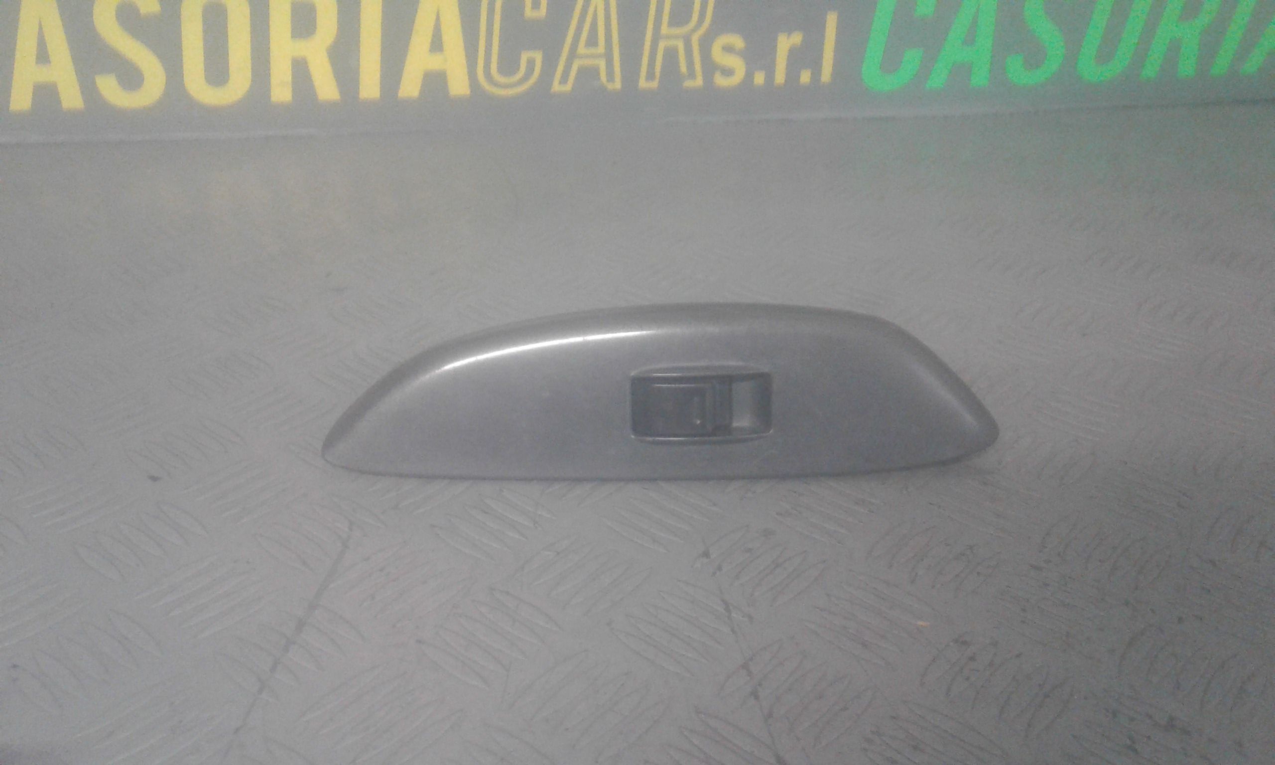 Interruttore Alzacristalli Porta Ant. Destro 8481012080 Usato
