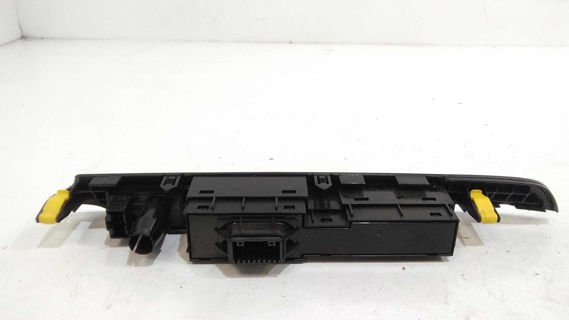 Interruttore Luci Emergenza 93700D7000BLH Usato