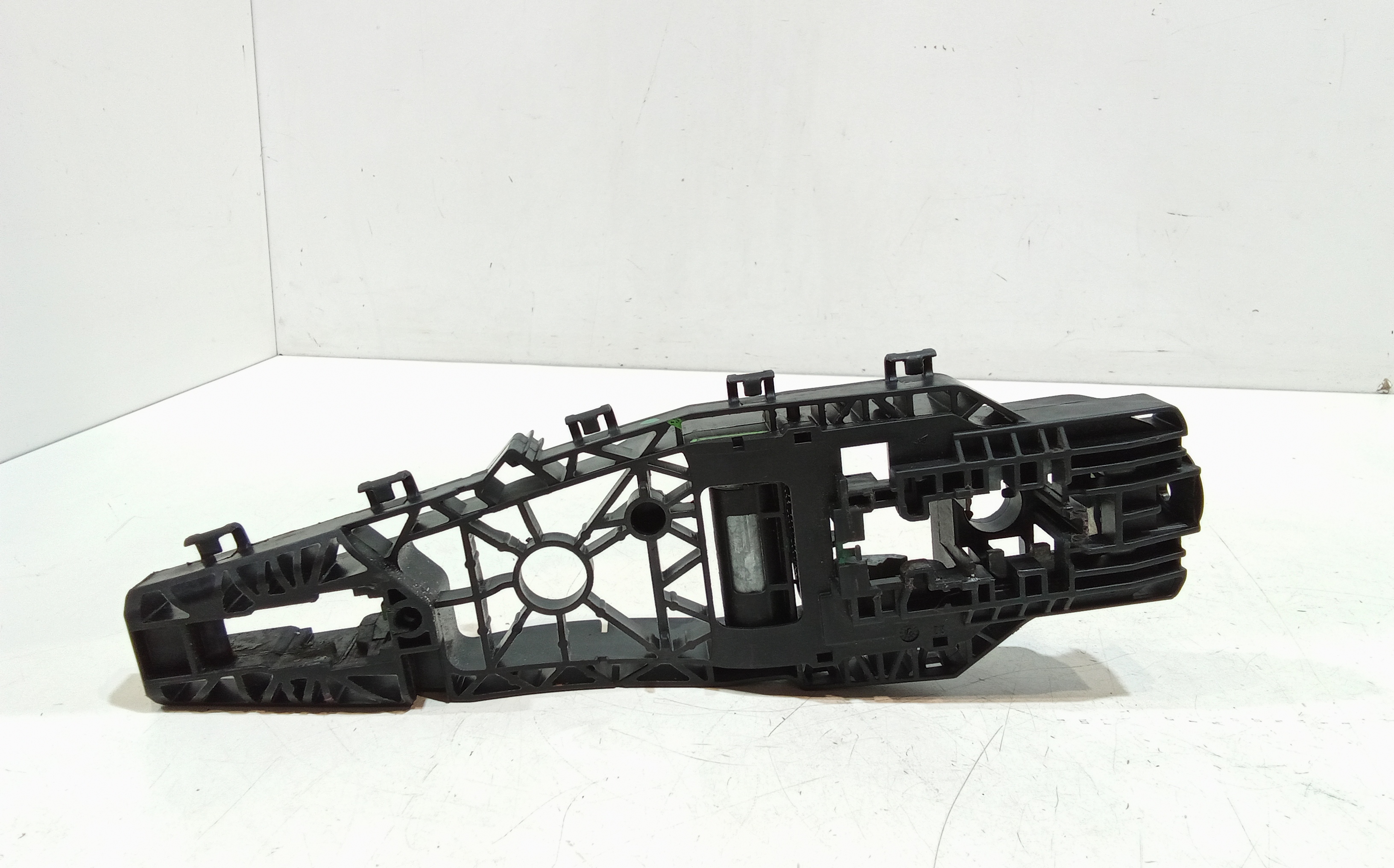 Supporto Maniglia Est. Porta Ant. Destro K68242310AD Usato