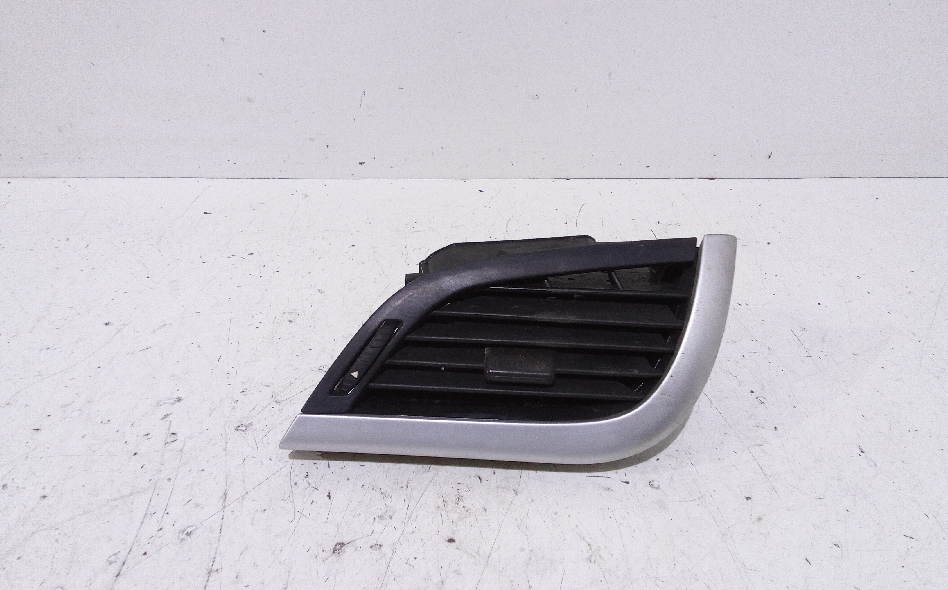 Condotto Aria Bocchette Lat. Cruscotto Destro 6447VN Usato