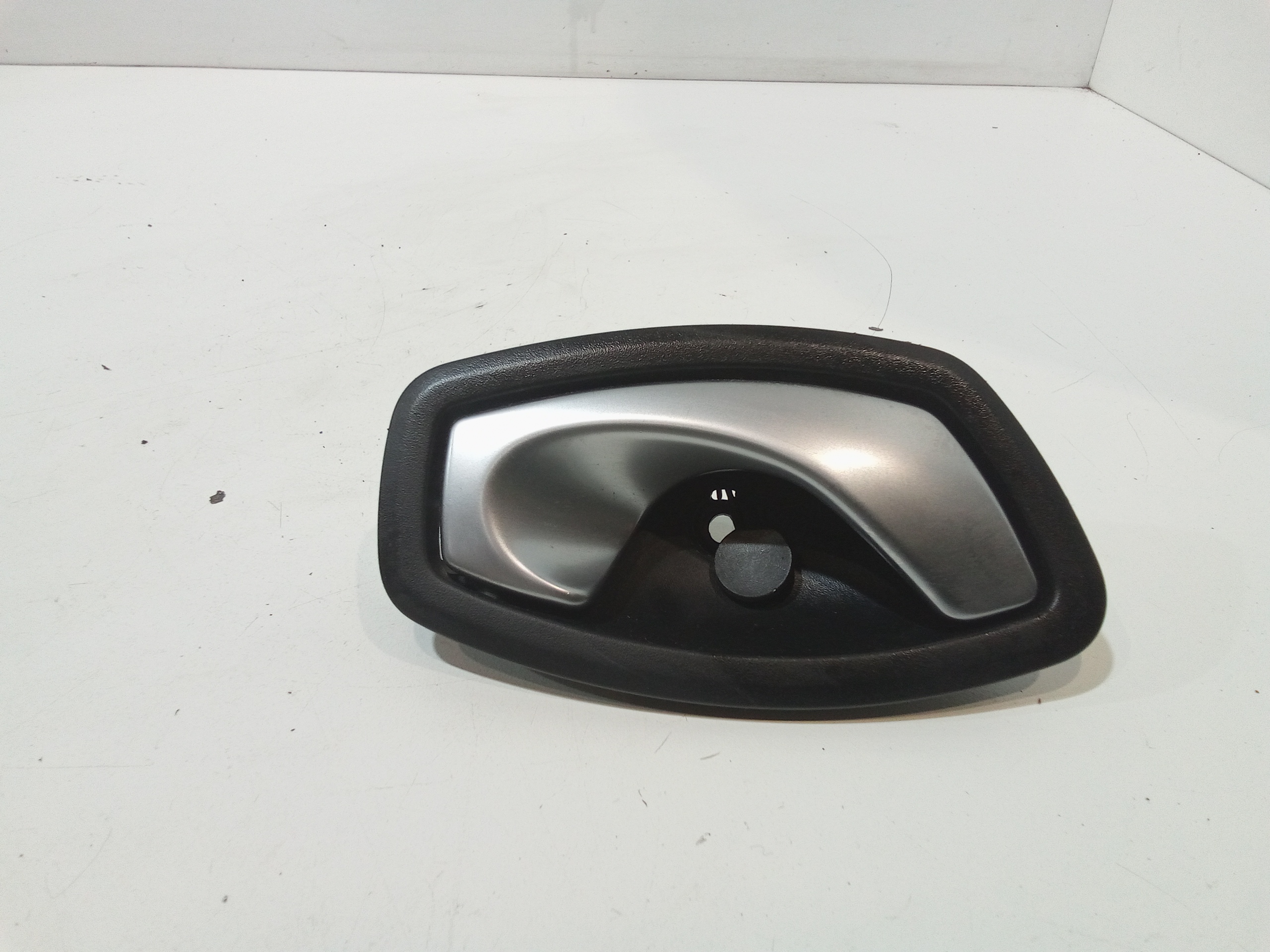 Maniglia Int. Apertura Porta Ant. Sinistro 806711635R Usato