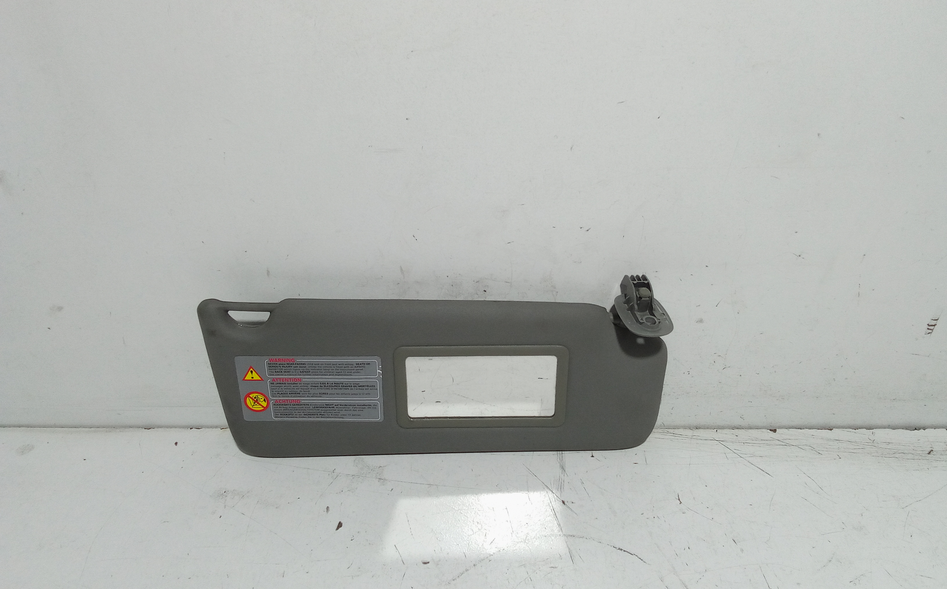 Aletta Parasole Parabrezza Destro 8200240038 Usato