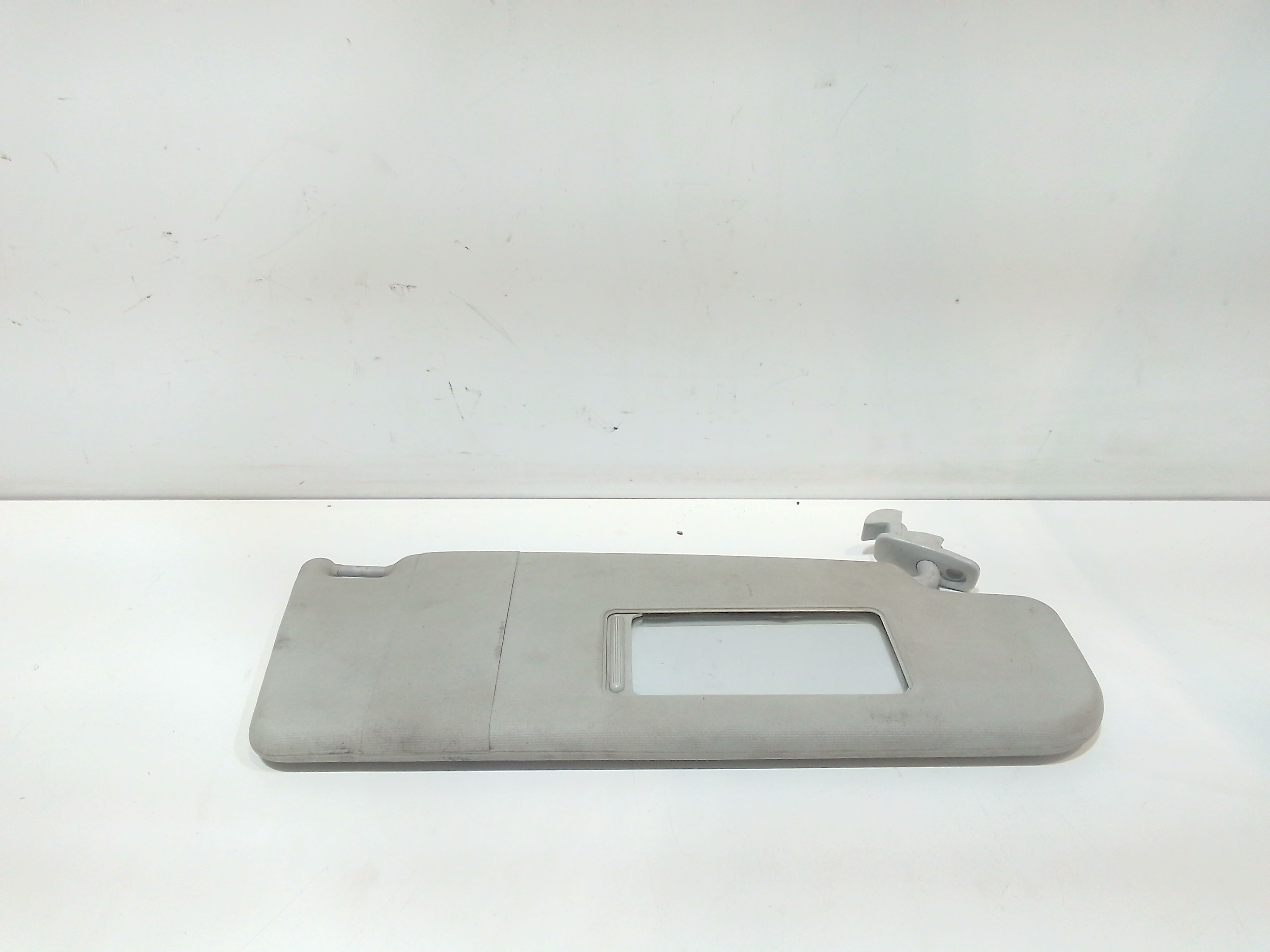 Aletta Parasole Parabrezza Destro 6X0857552E2F4 Usato