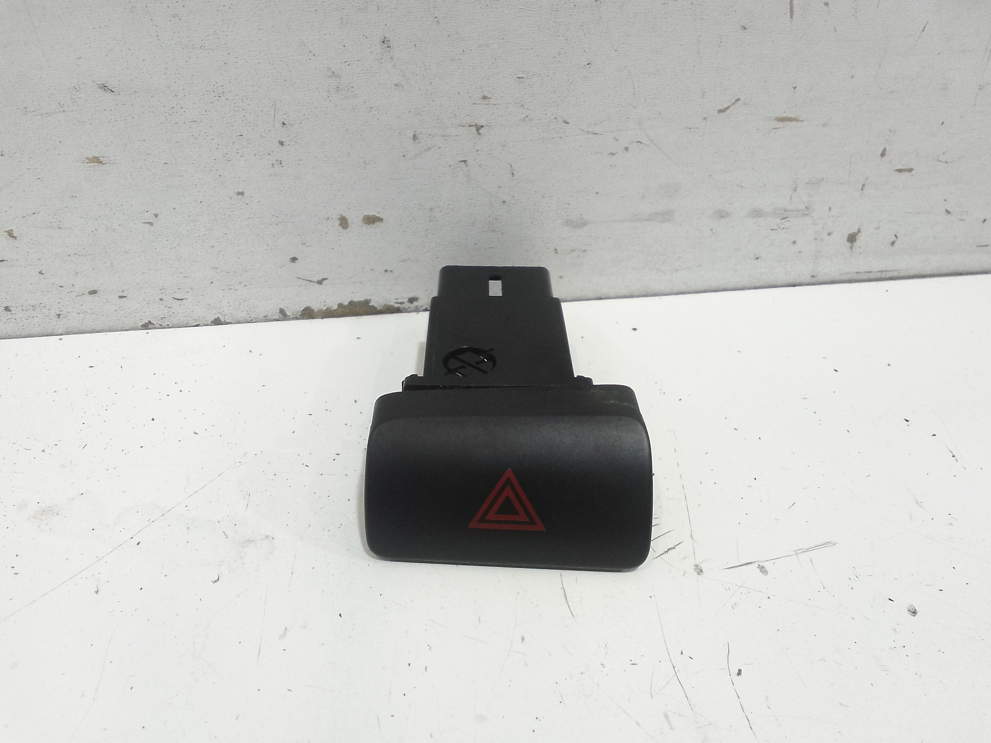 Interruttore Luci Emergenza 937901F000 Usato