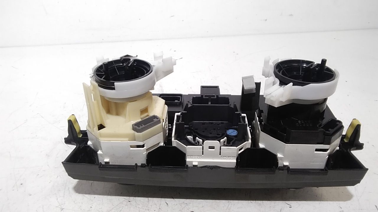 Blocco Comando Climatizzazione 559000F080 Usato