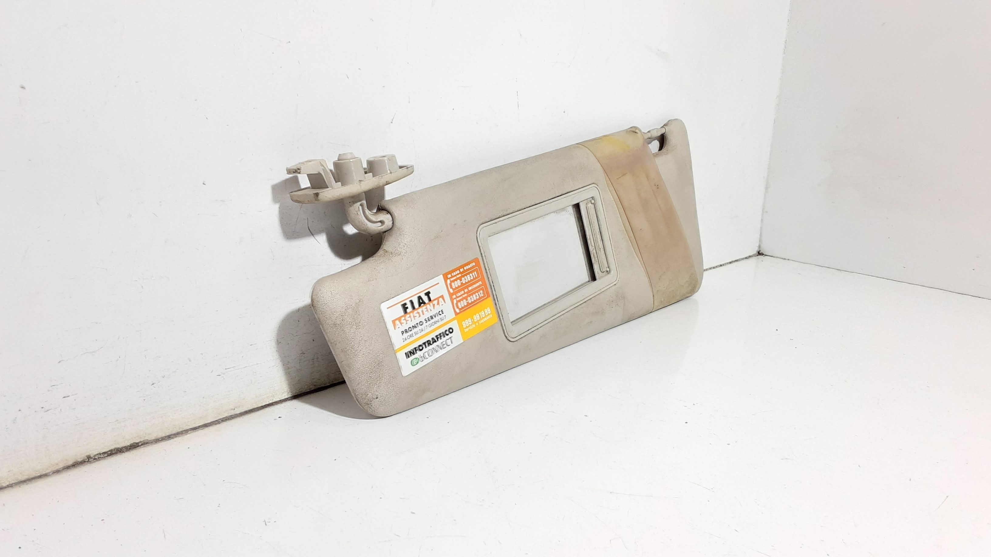 Aletta Parasole Parabrezza Sinistro 735361679 Usato