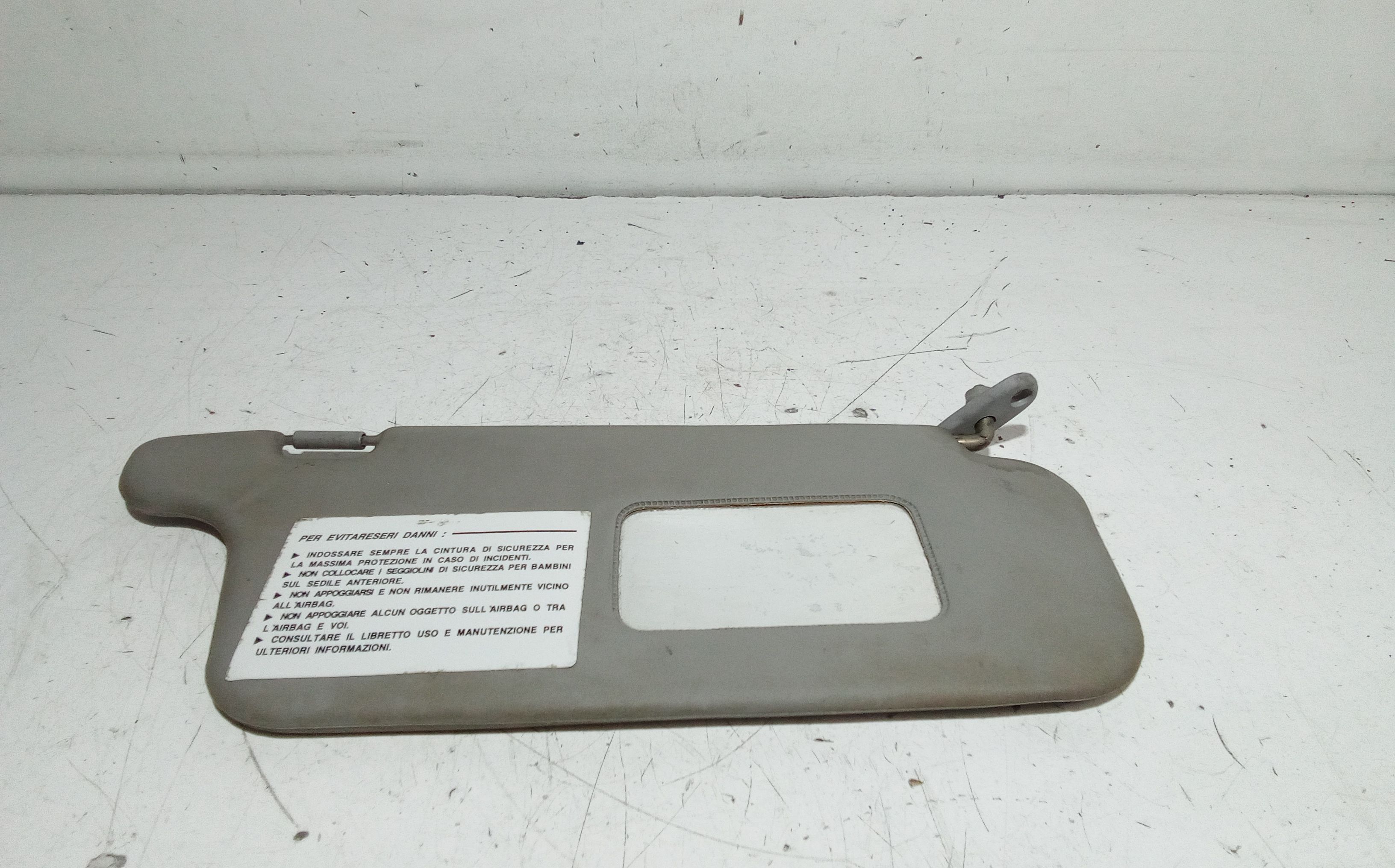 Aletta Parasole Parabrezza Destro 8520202500OB Usato