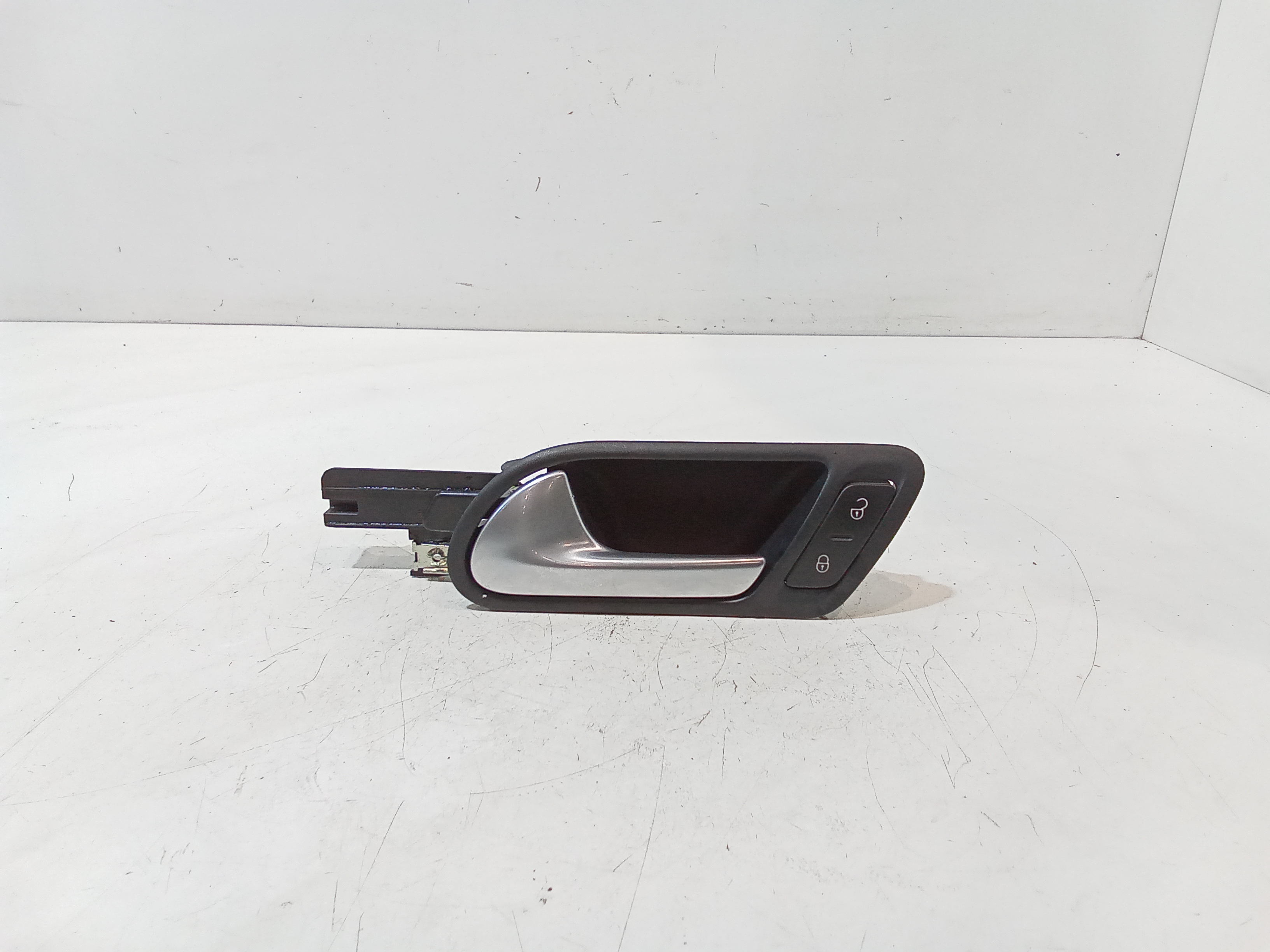 Maniglia Int. Apertura Porta Ant. Sinistro 1K1837113HUAQ Usato