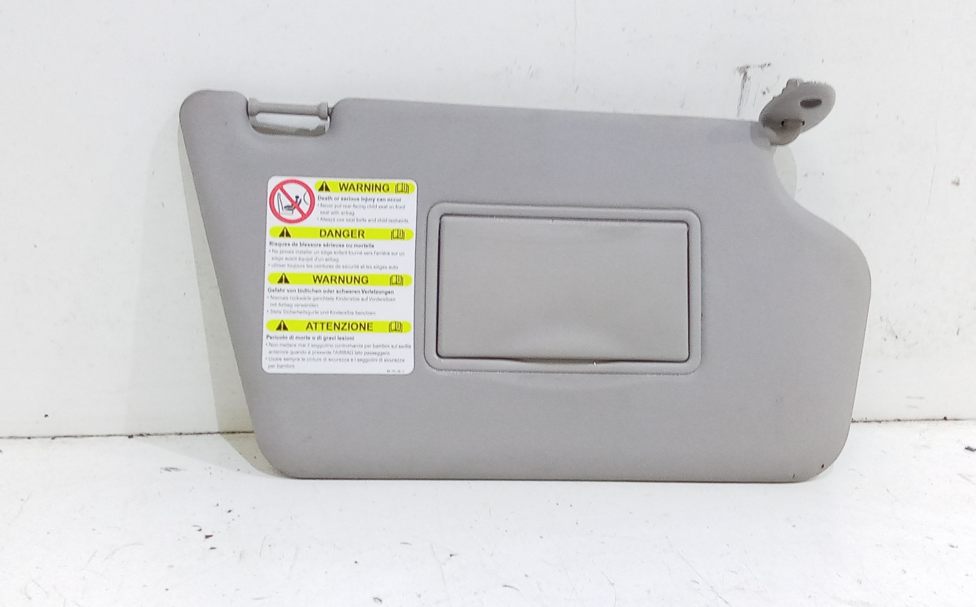 Aletta Parasole Parabrezza Destro DD106927094 Usato