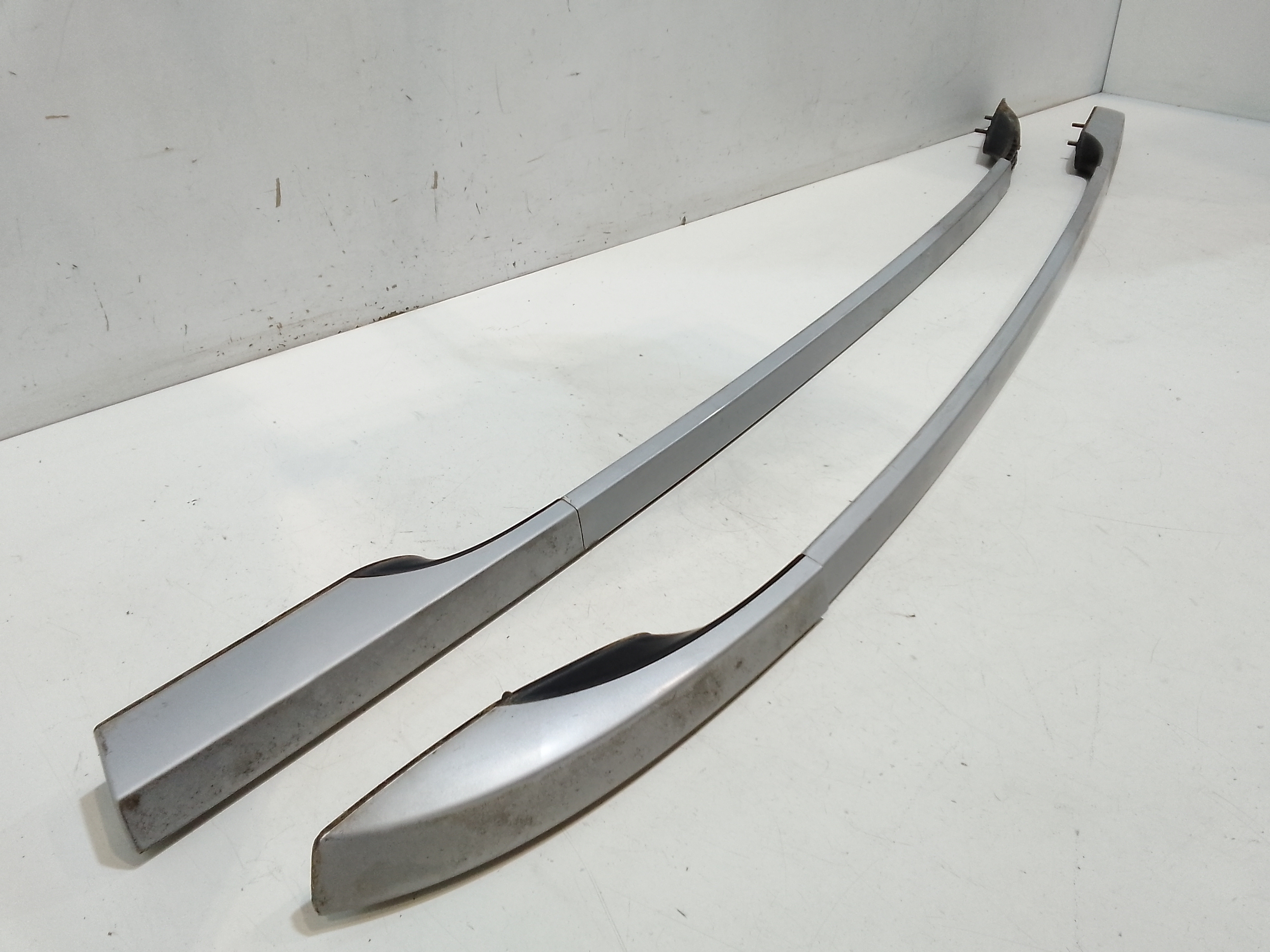 Barre Portatutto Per Mancorrente Tetto Destro + Barre Portatutto Per Mancorrente Tetto Sinistro Usato