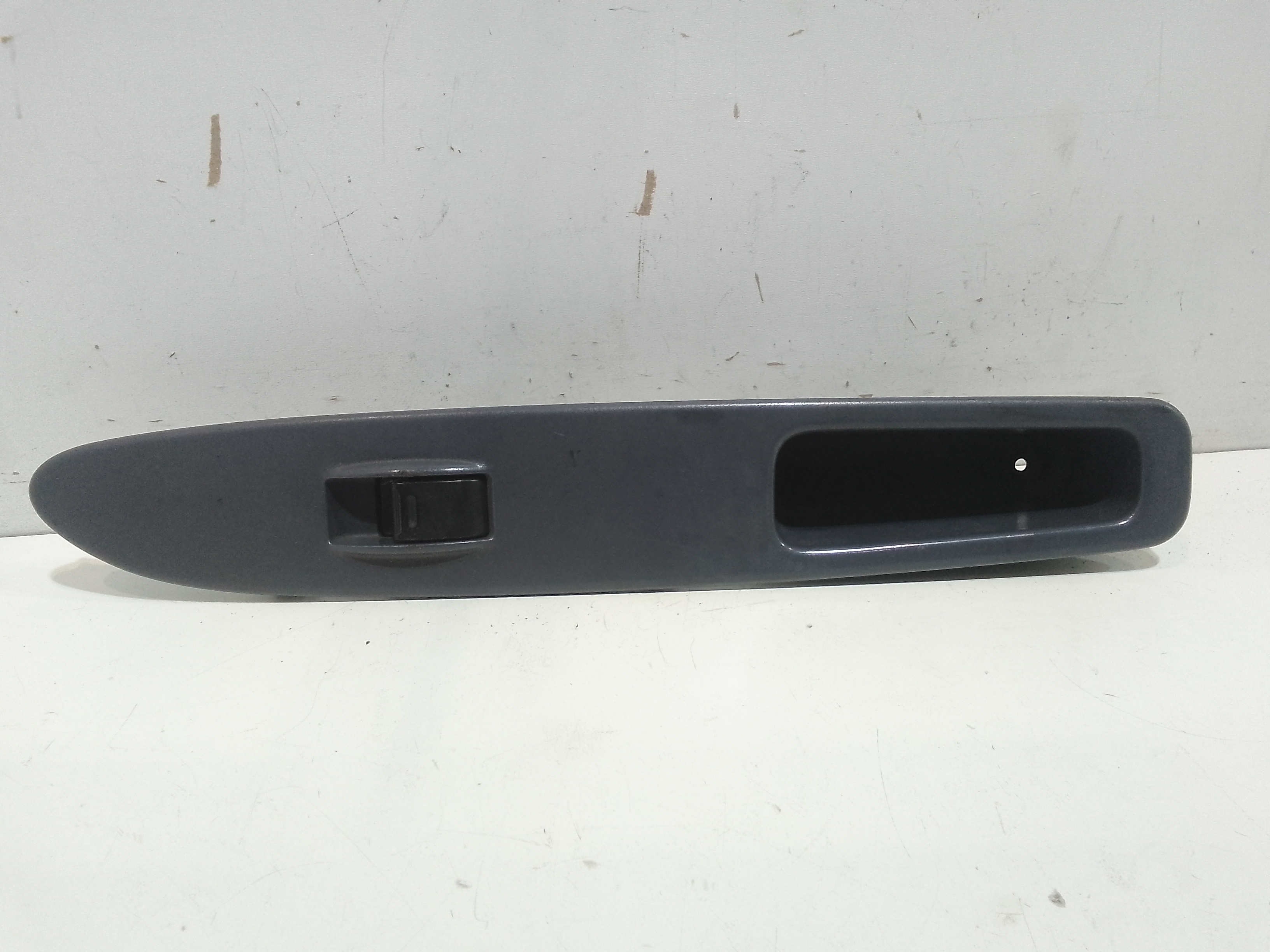 Interruttore Alzacristalli Porta Ant. Destro Usato