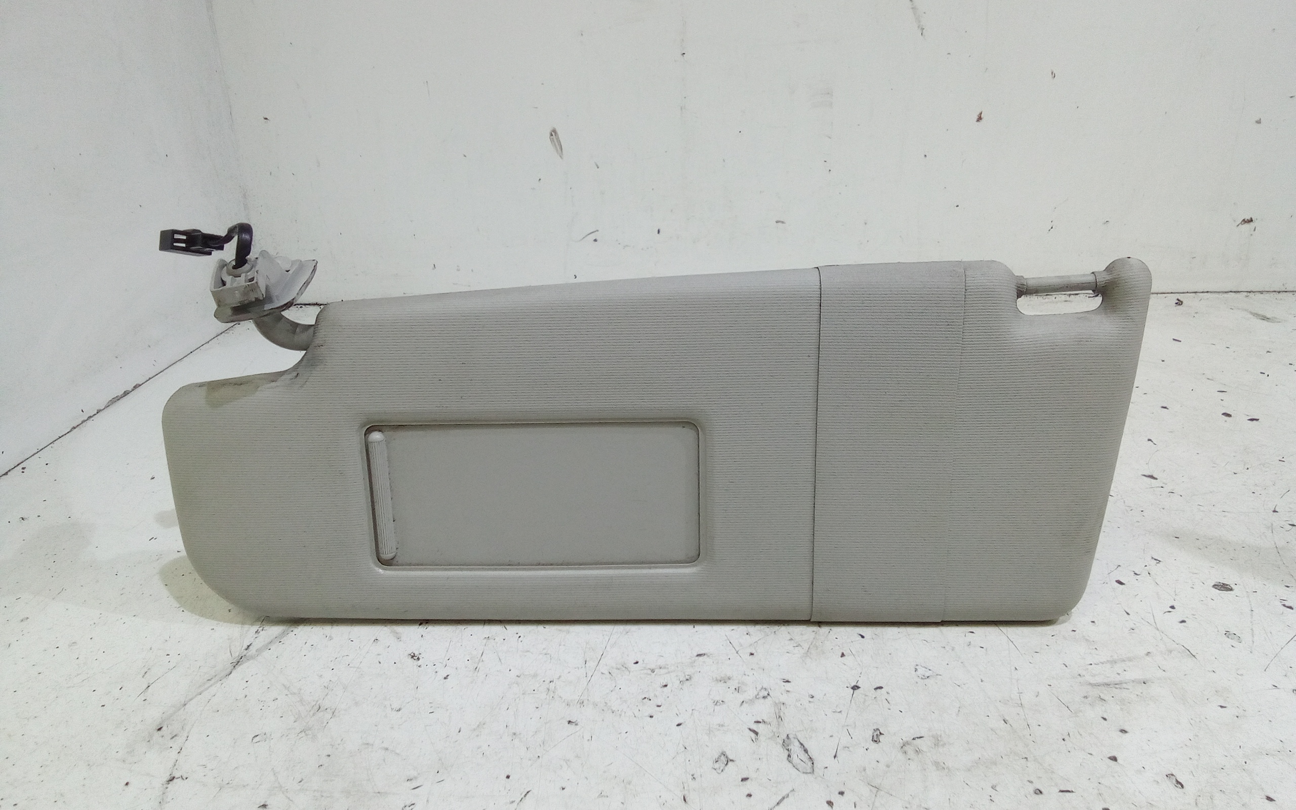 Aletta Parasole Parabrezza Sinistro 1K0857551N2F4 Usato